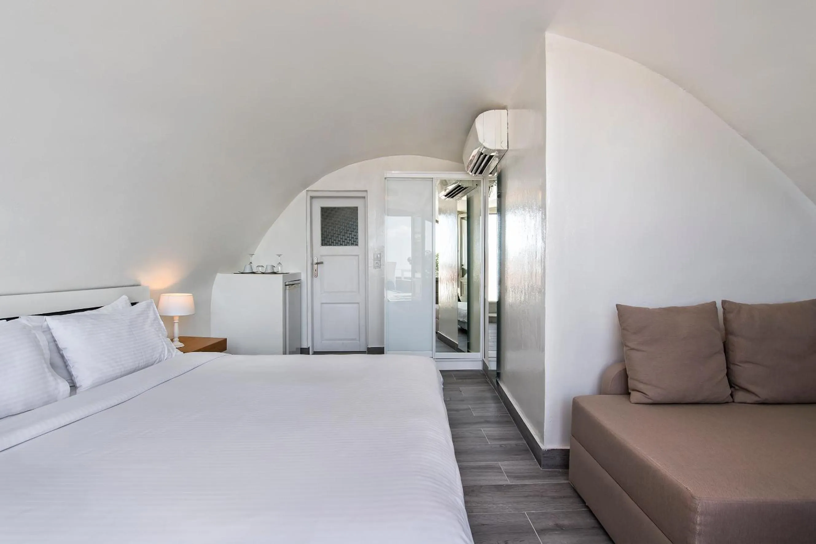 Bedroom, Bed in Hotel Thireas