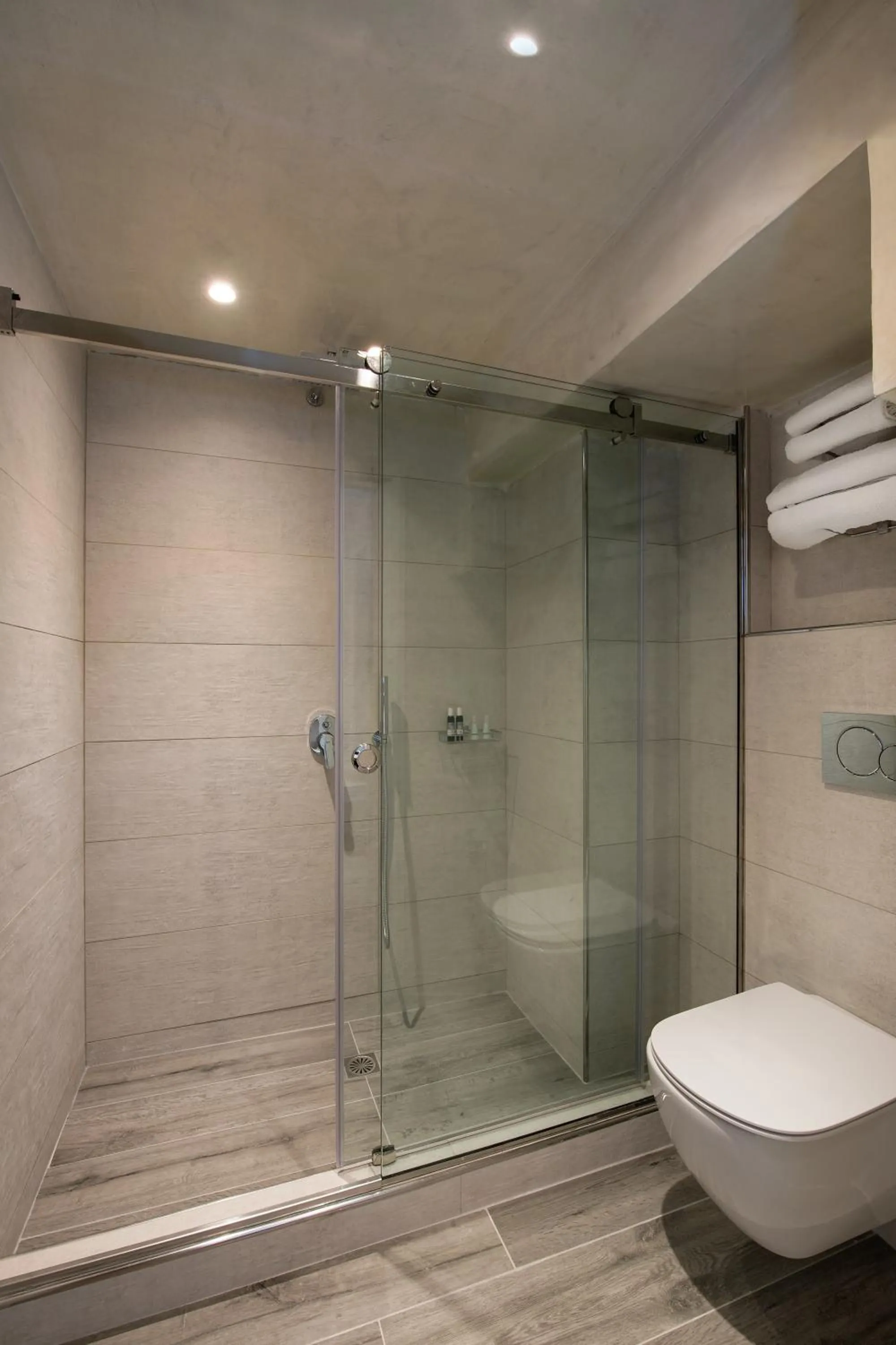 Bathroom in Hotel Thireas