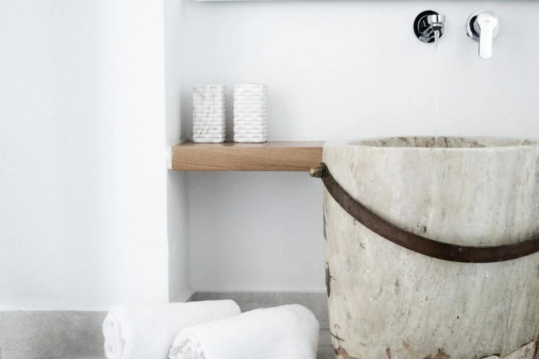 Bathroom, Bed in Hotel Thireas