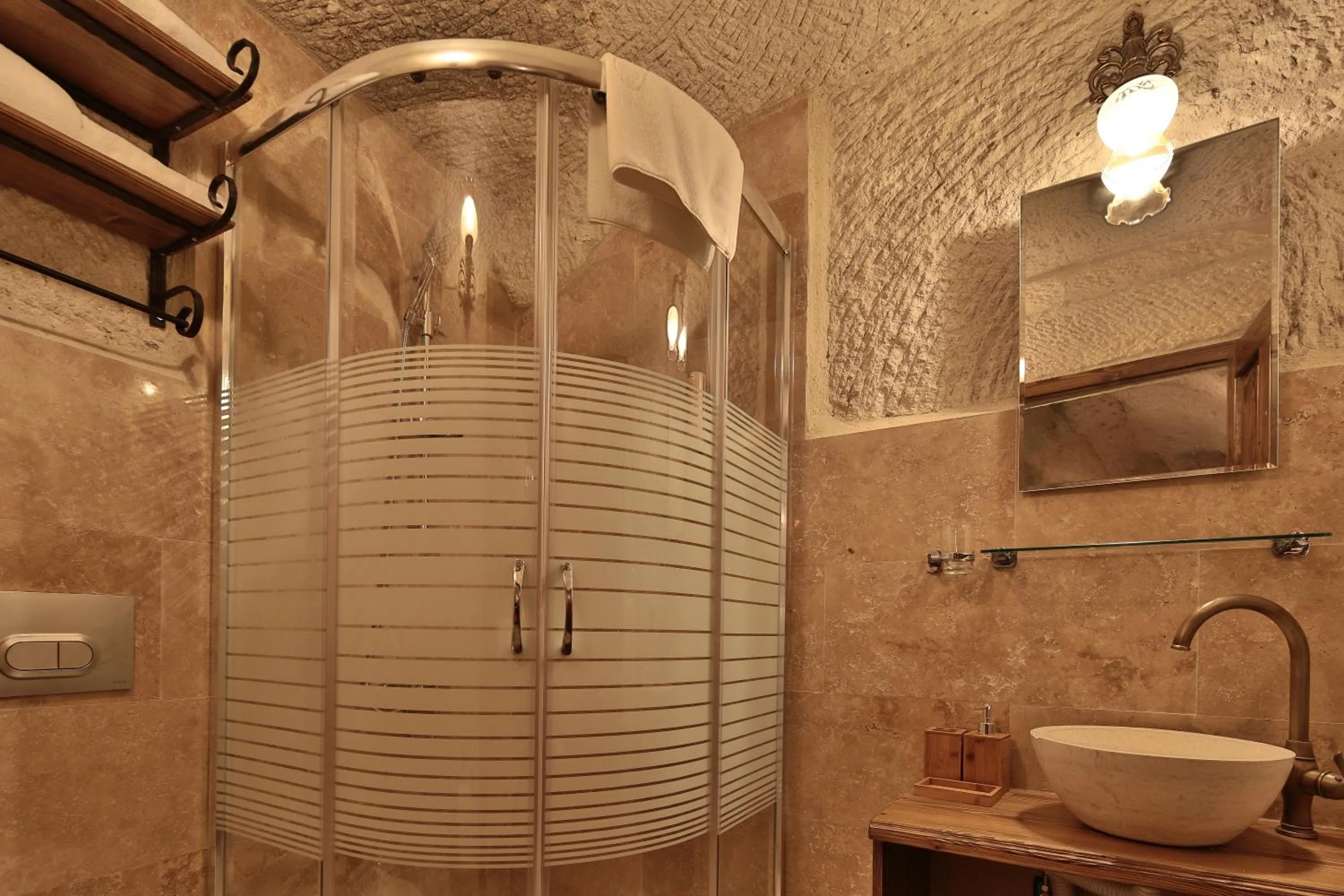 Bathroom in The Owl Cave Hotel