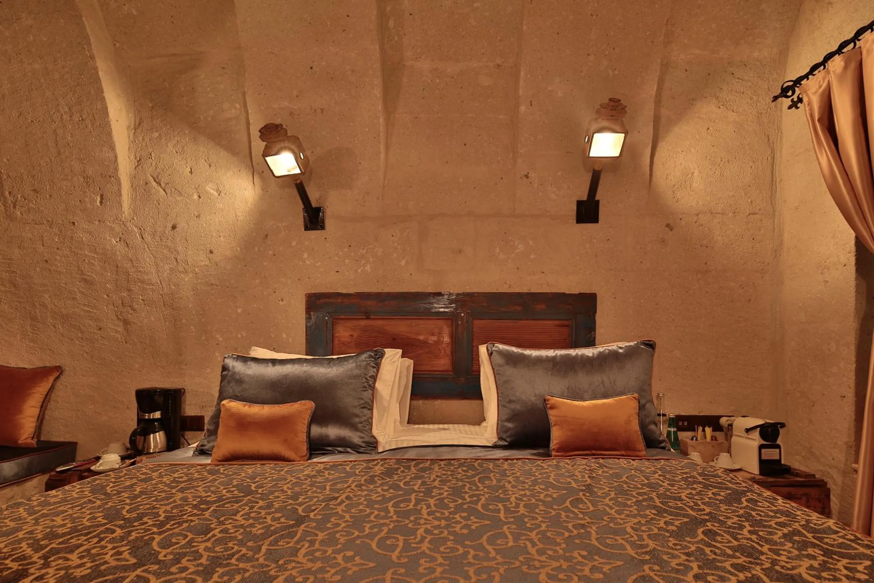 Photo of the whole room in The Owl Cave Hotel