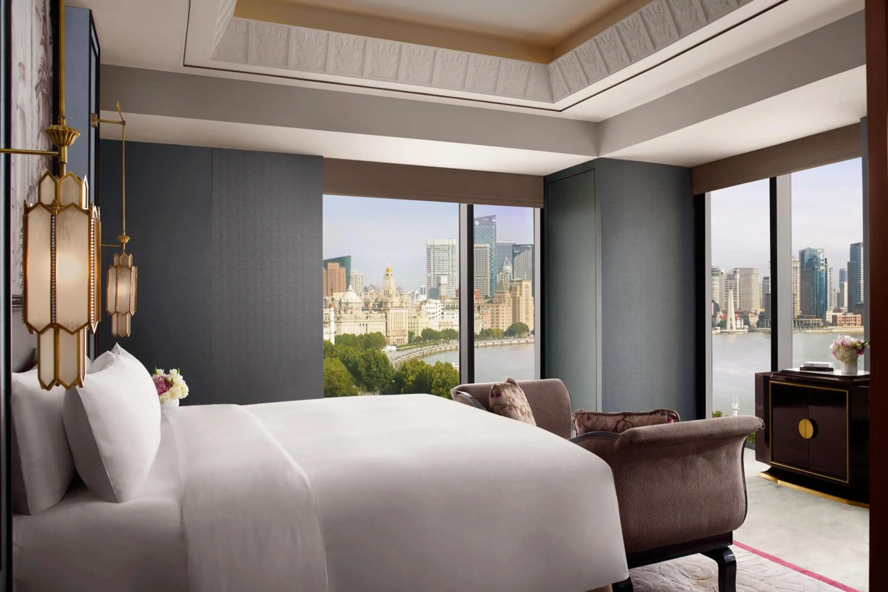 Photo of the whole room, Bed in The St. Regis on the Bund, Shanghai