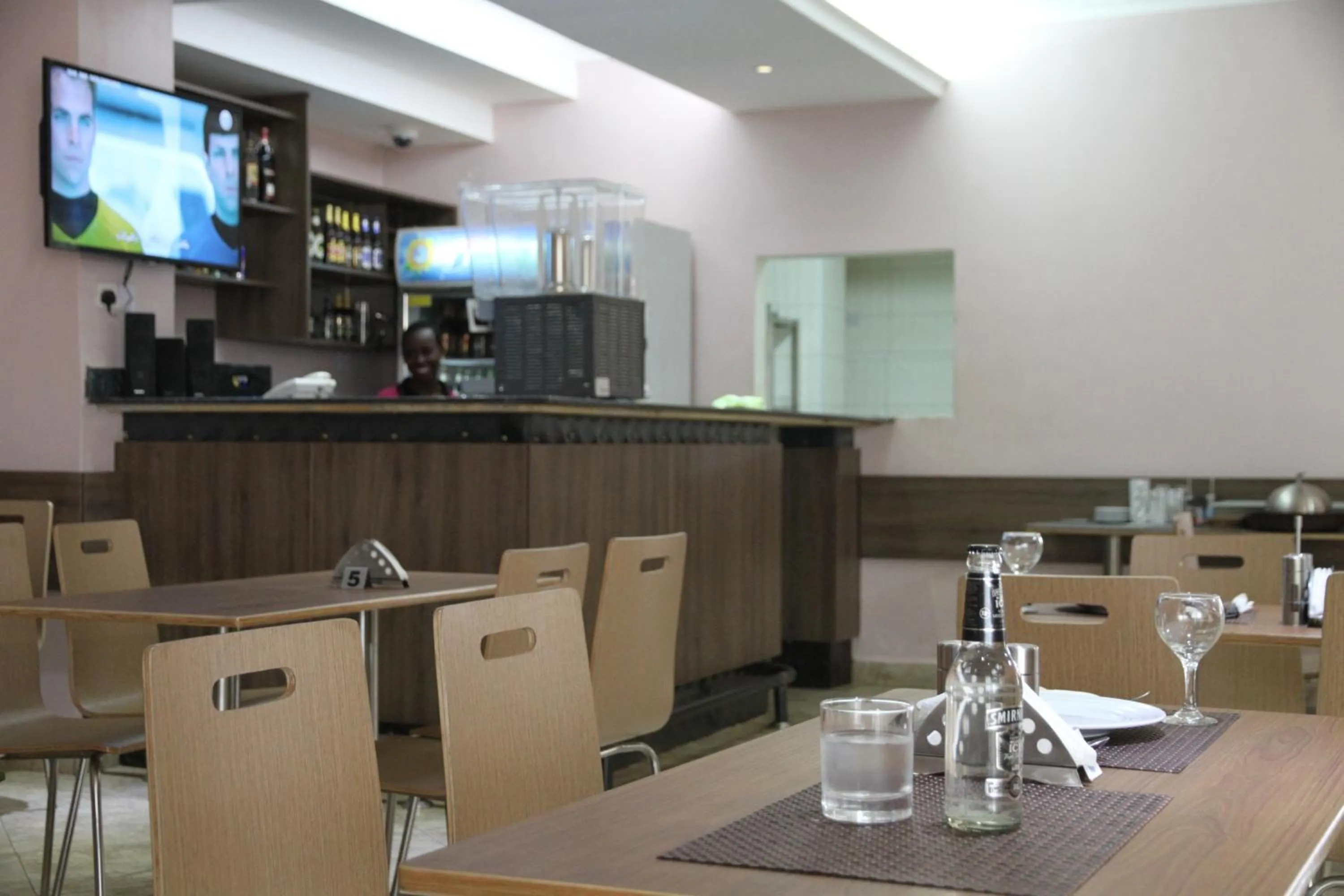 Restaurant/places to eat in Namayiba Park Hotel Kampala