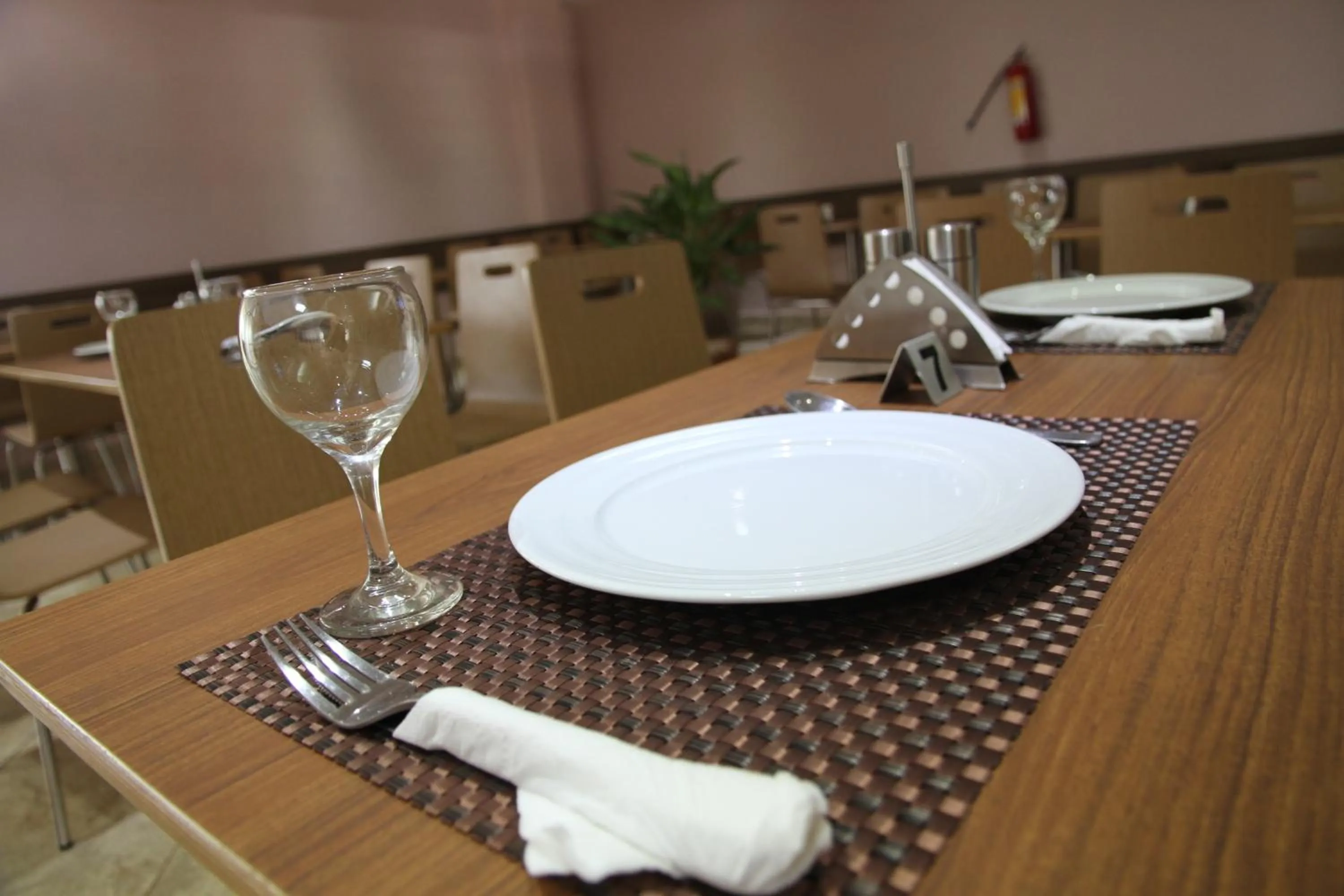 Restaurant/places to eat in Namayiba Park Hotel Kampala