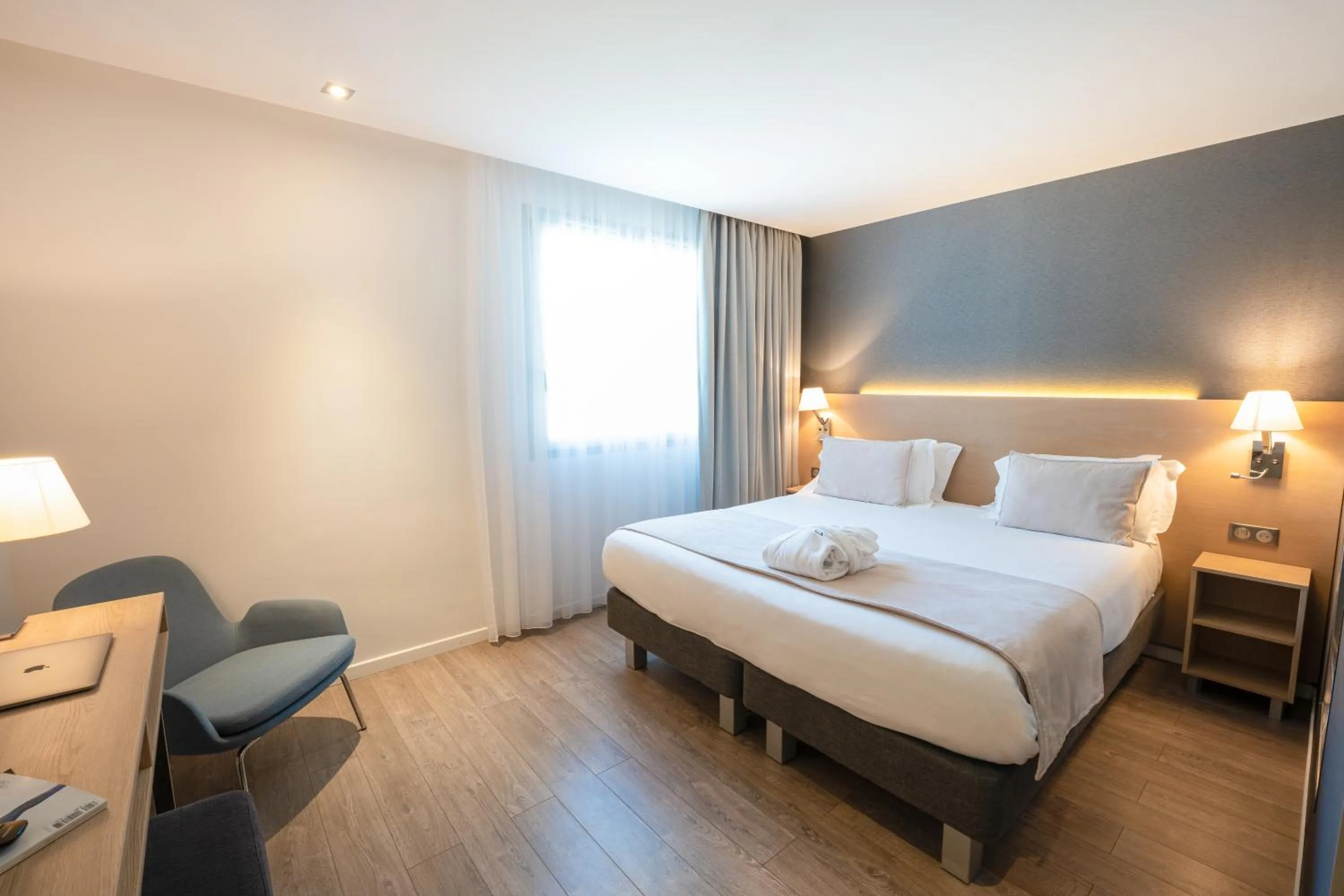 Photo of the whole room, Bed in Golden Tulip Sophia Antipolis - Hotel & Spa