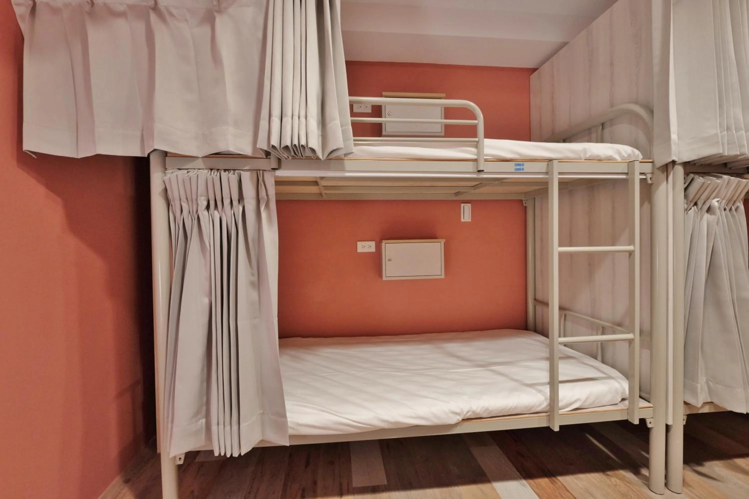 Photo of the whole room, Bed in Happy Inn