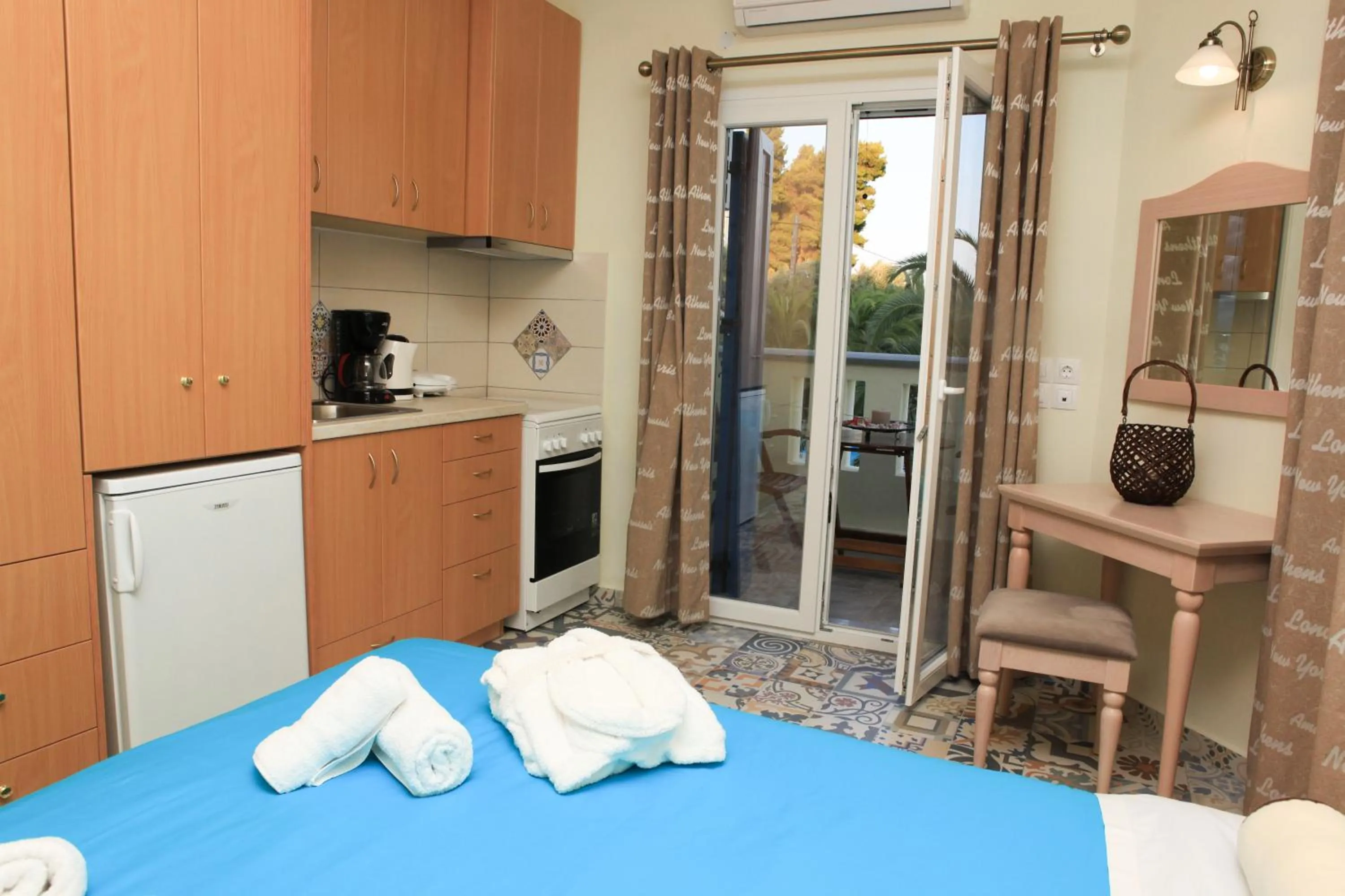 Bed in Stafylos Suites & Boutique hotel