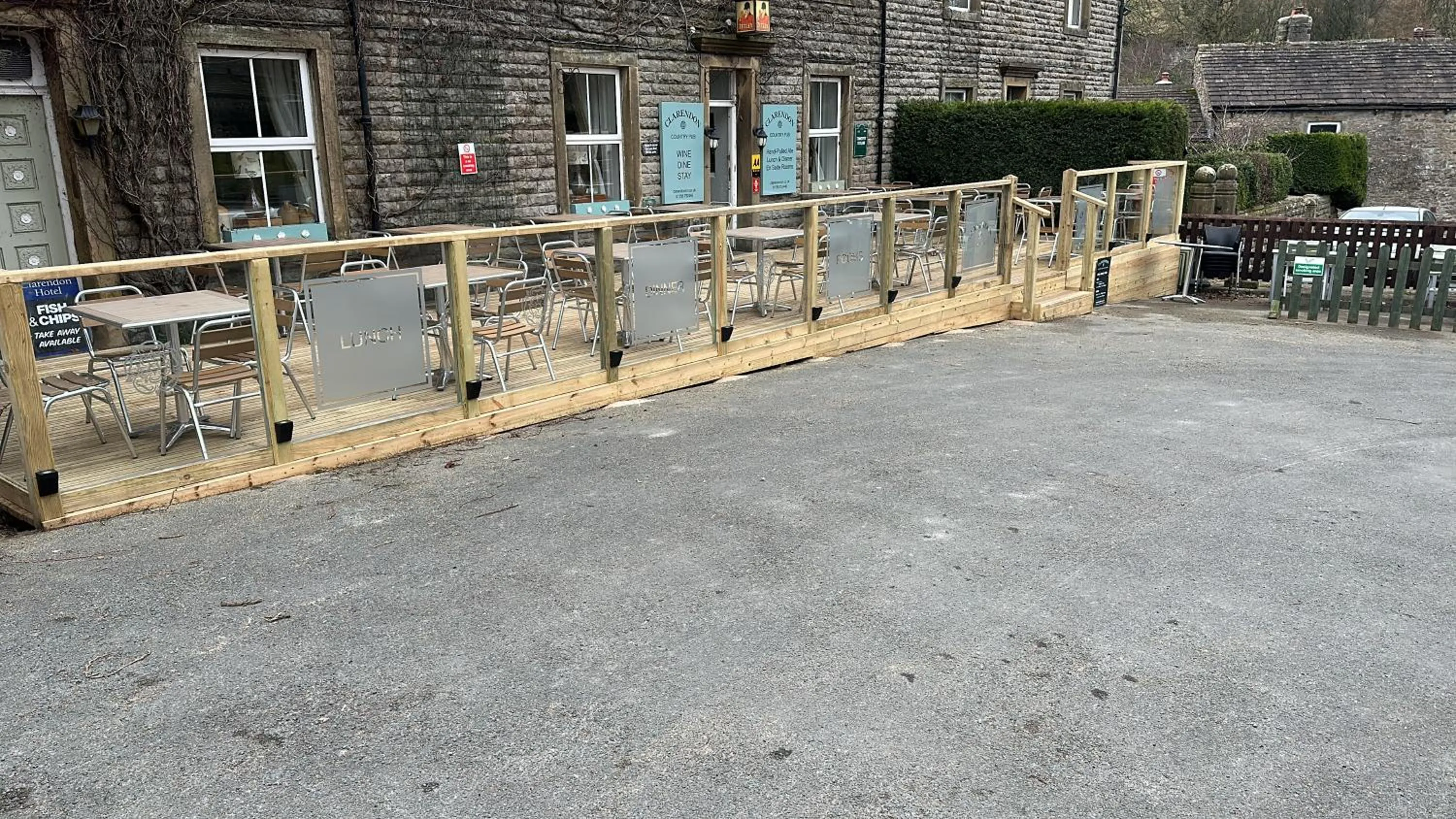 Property building in The Clarendon Country Pub with rooms