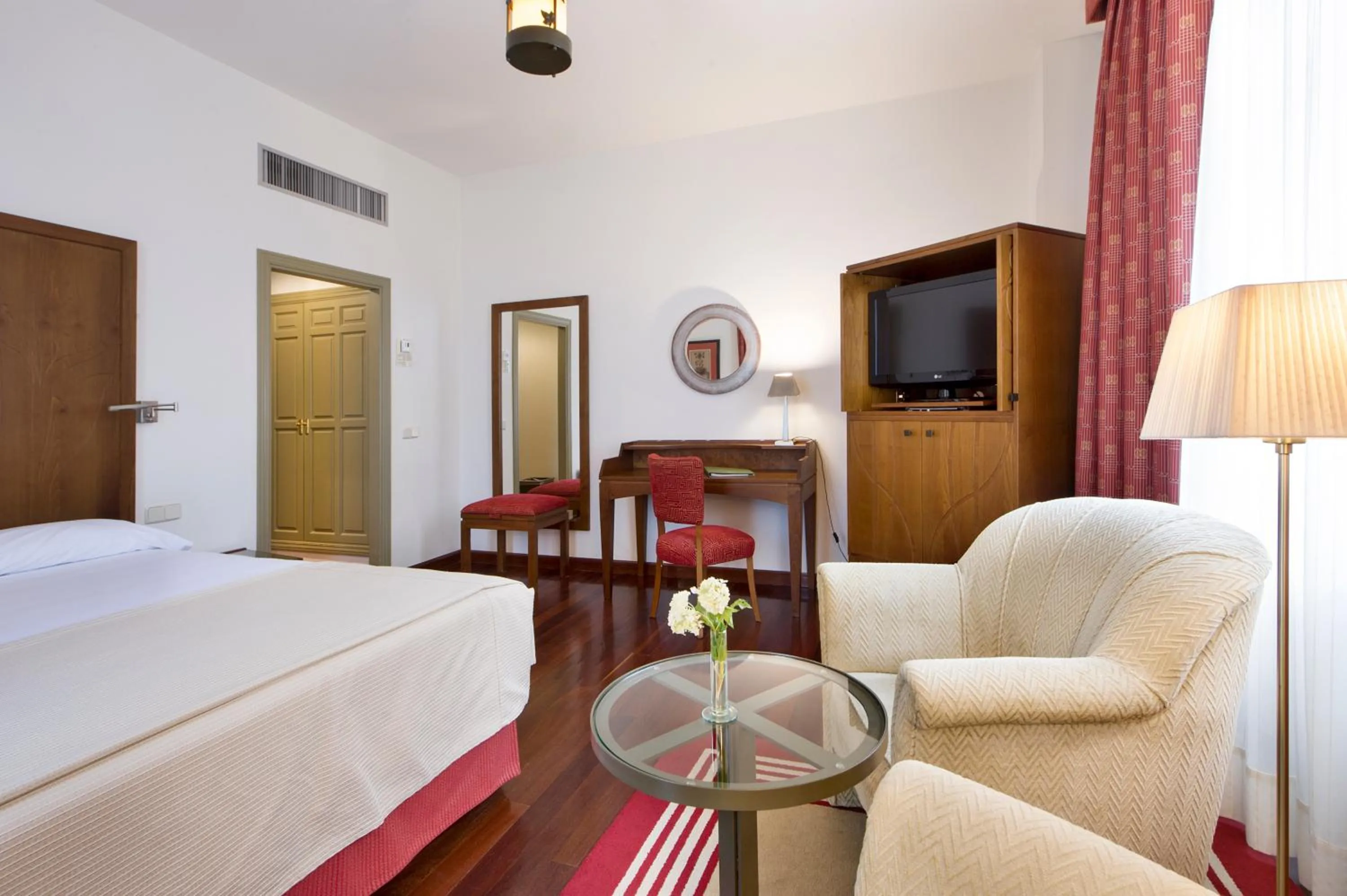 Photo of the whole room, Bed in Parador de Limpias