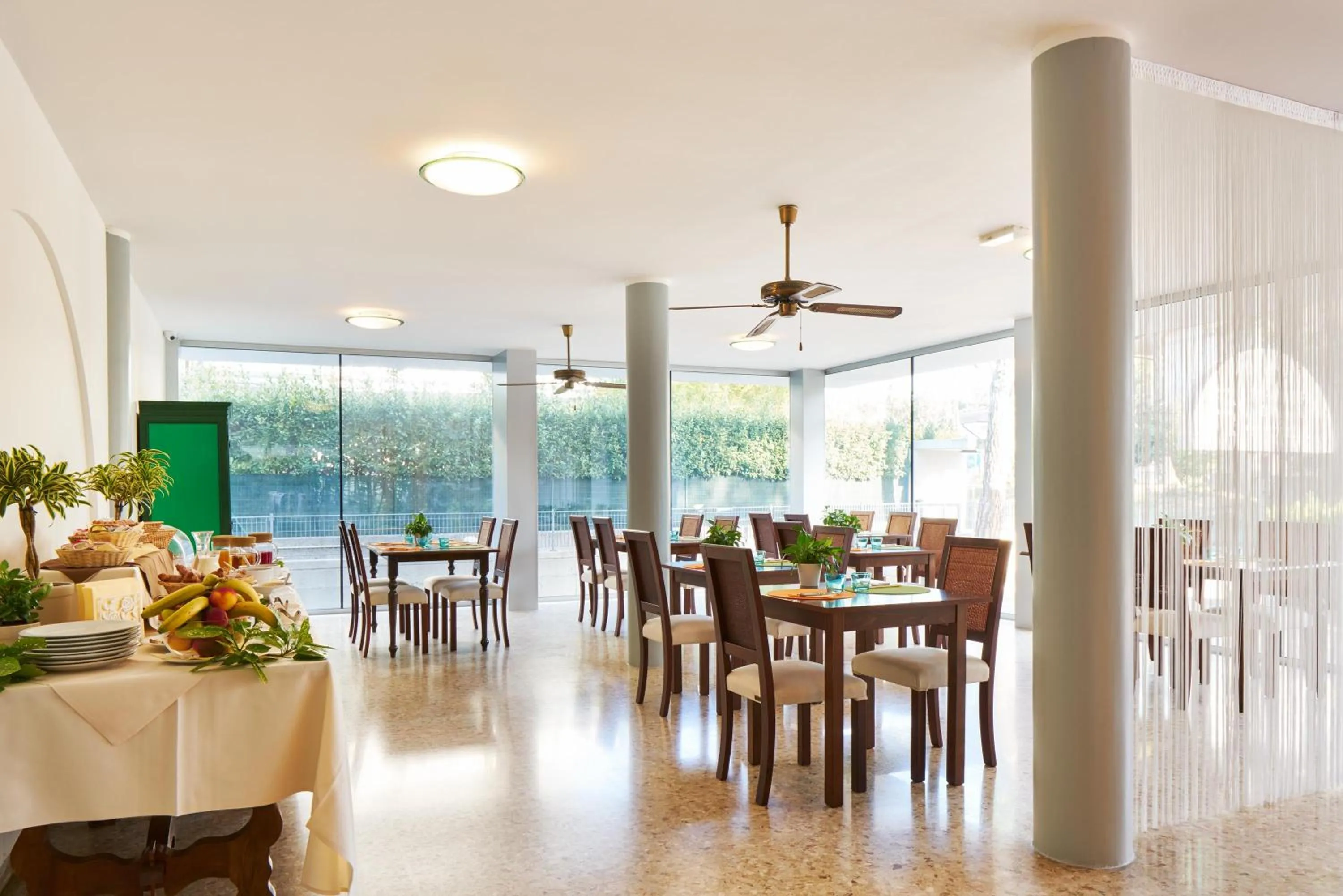 Restaurant/places to eat in G/Hotel Lignano