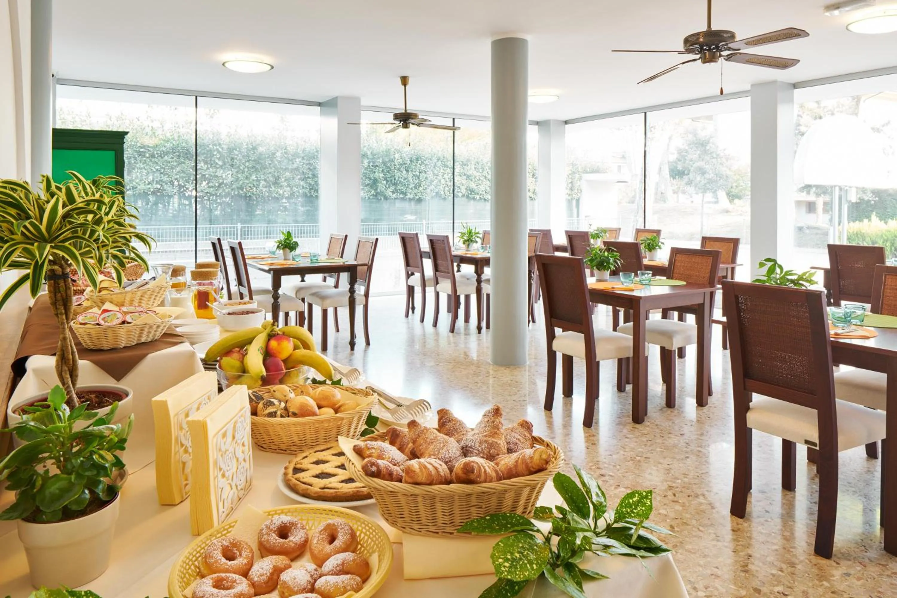 Restaurant/places to eat in G/Hotel Lignano