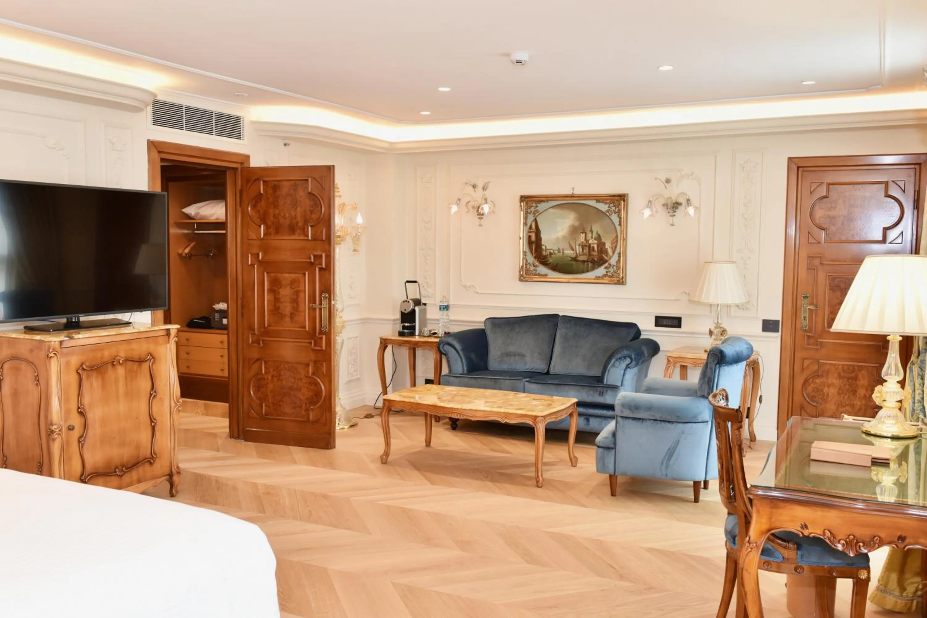 Communal lounge/ TV room in Parco dei Principi Grand Hotel & SPA