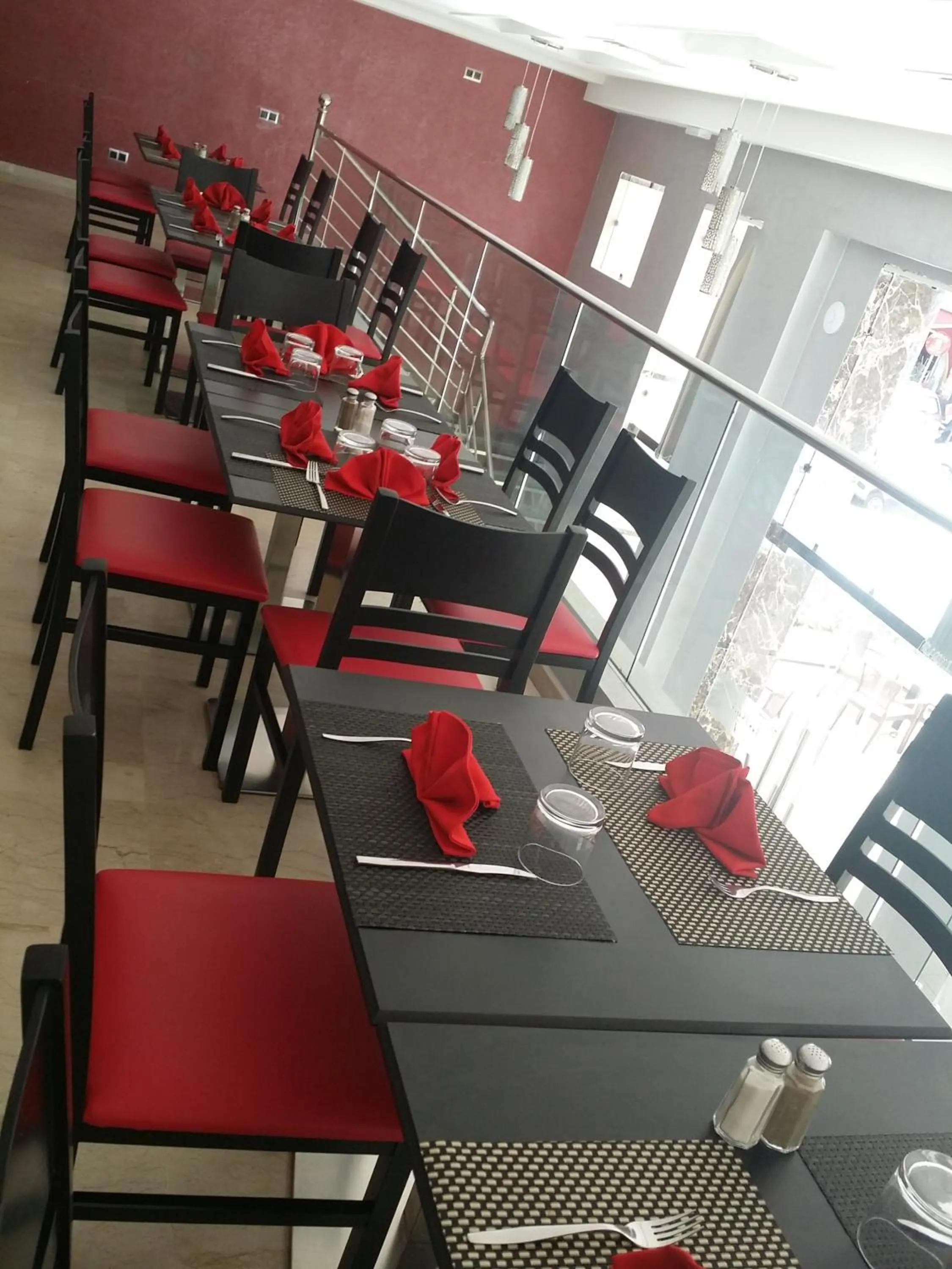 Restaurant/places to eat in Hôtel Teranga & Spa