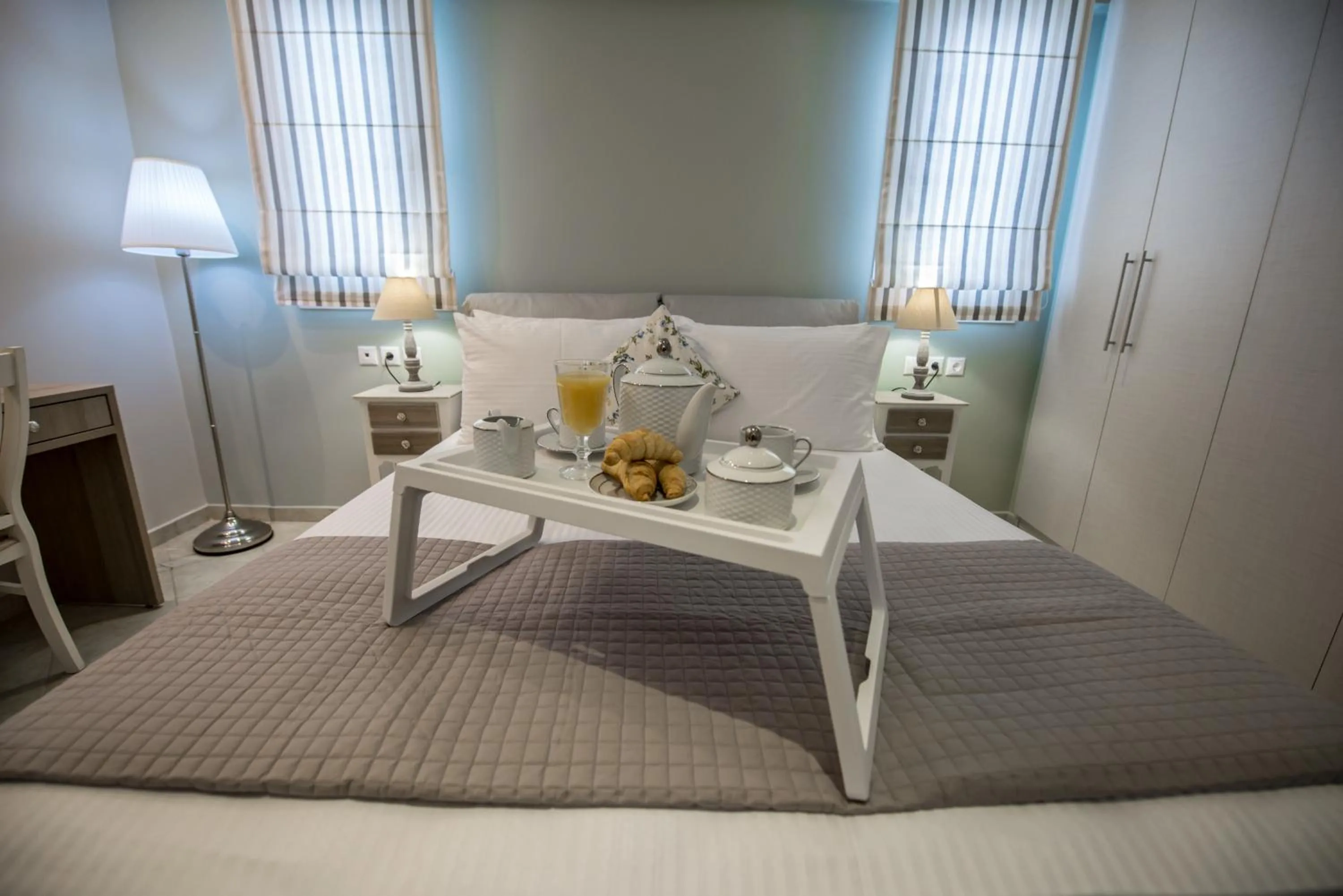 Photo of the whole room, Bed in Lefkadio