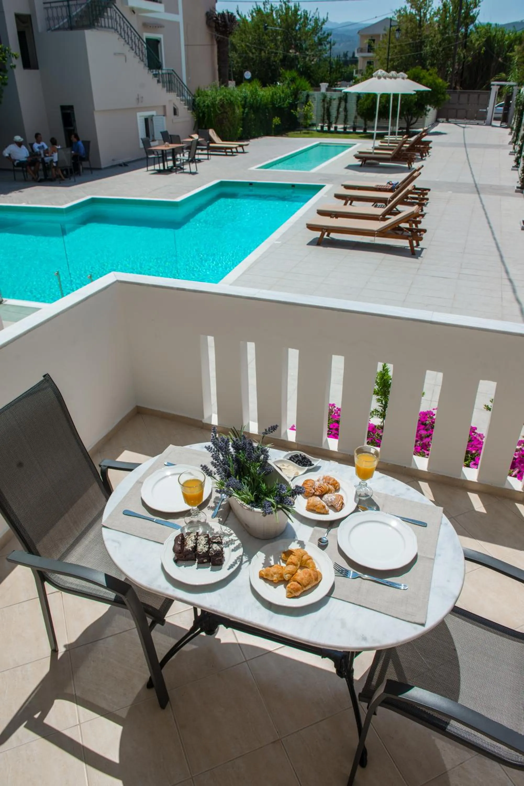 Seating area in Lefkadio