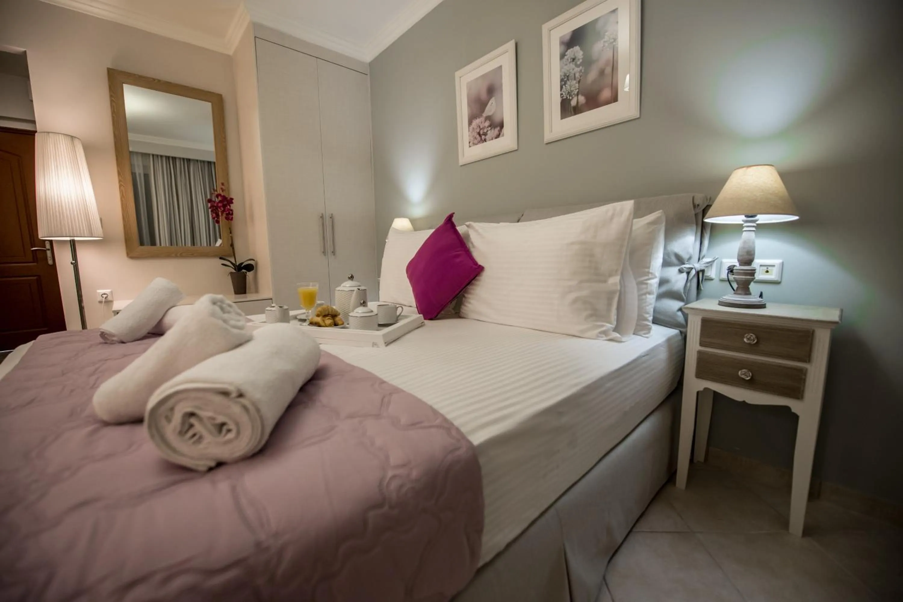 Photo of the whole room, Bed in Lefkadio