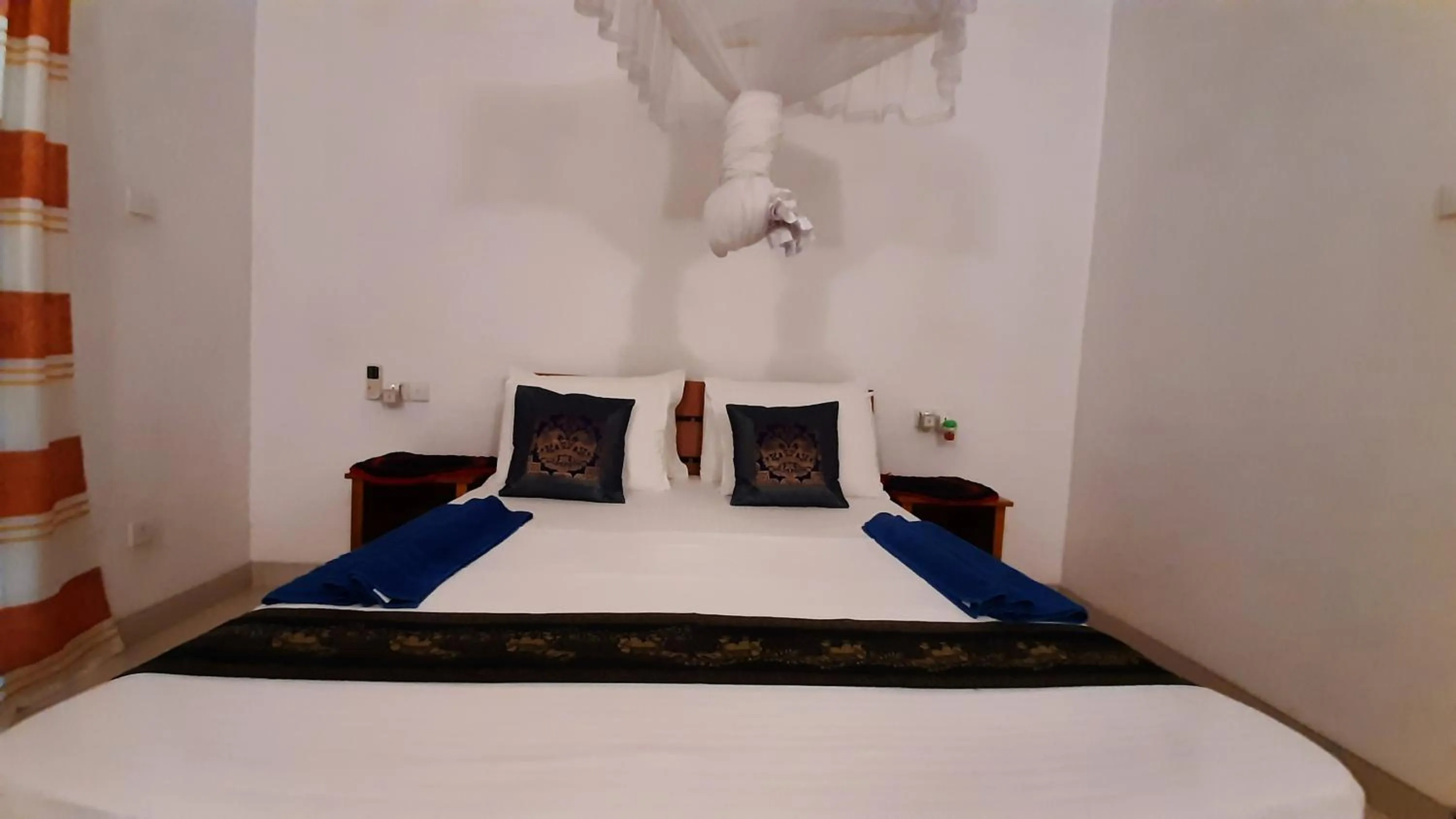 Bed in The Otunna Guest House Sigiriya