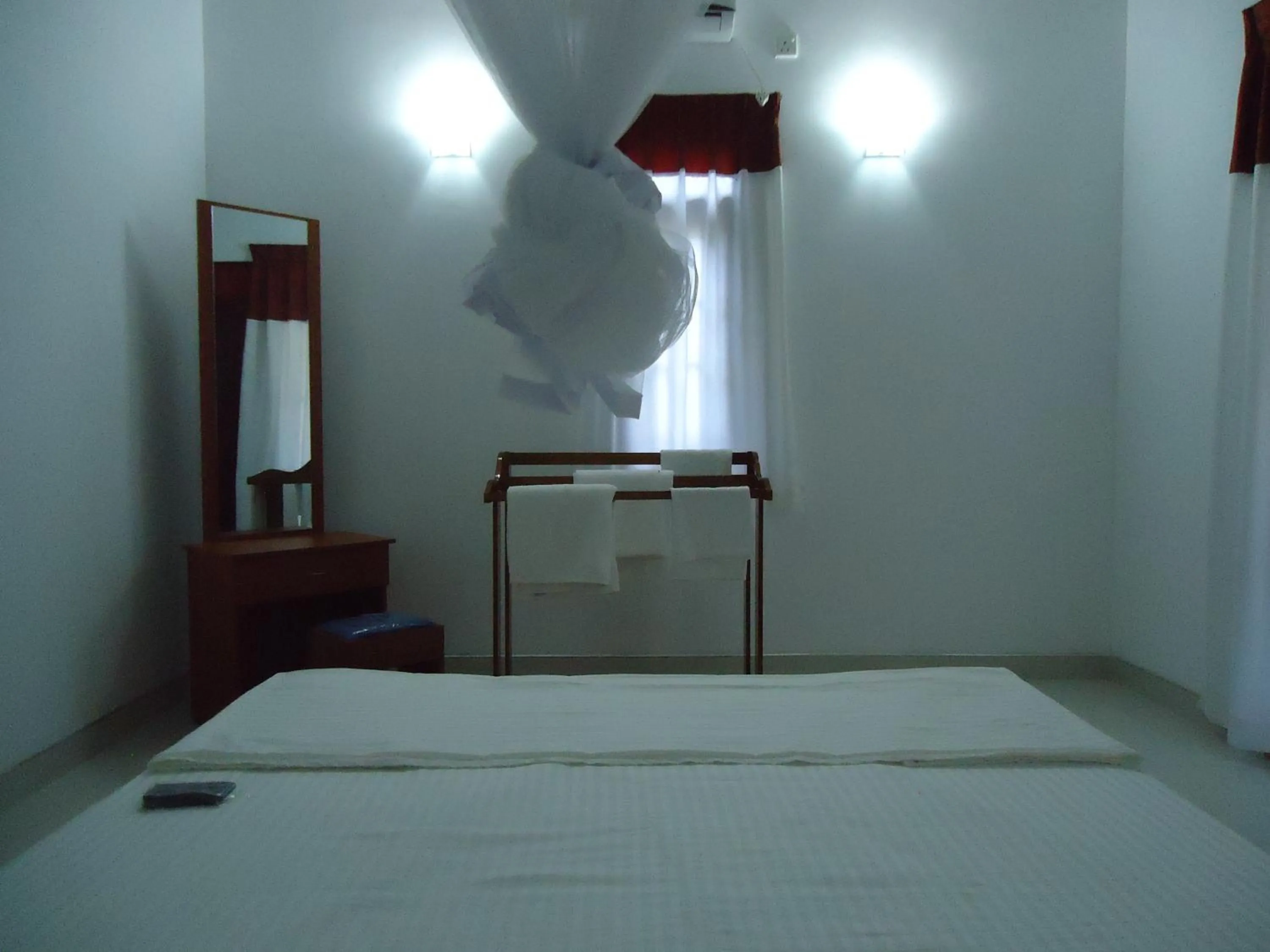 Photo of the whole room, Bed in The Otunna Guest House Sigiriya