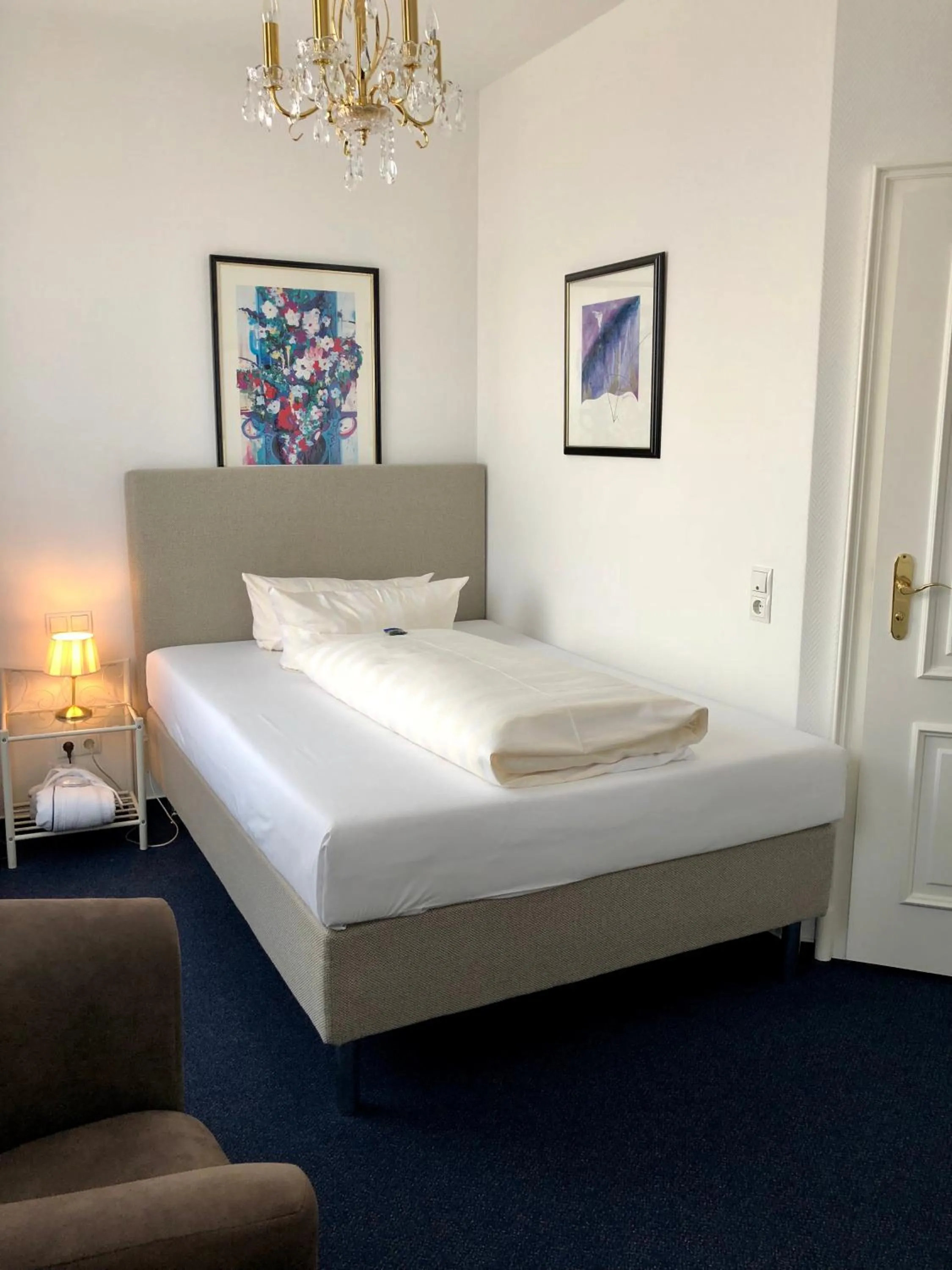 Photo of the whole room, Bed in Hotel Sylter Blaumuschel