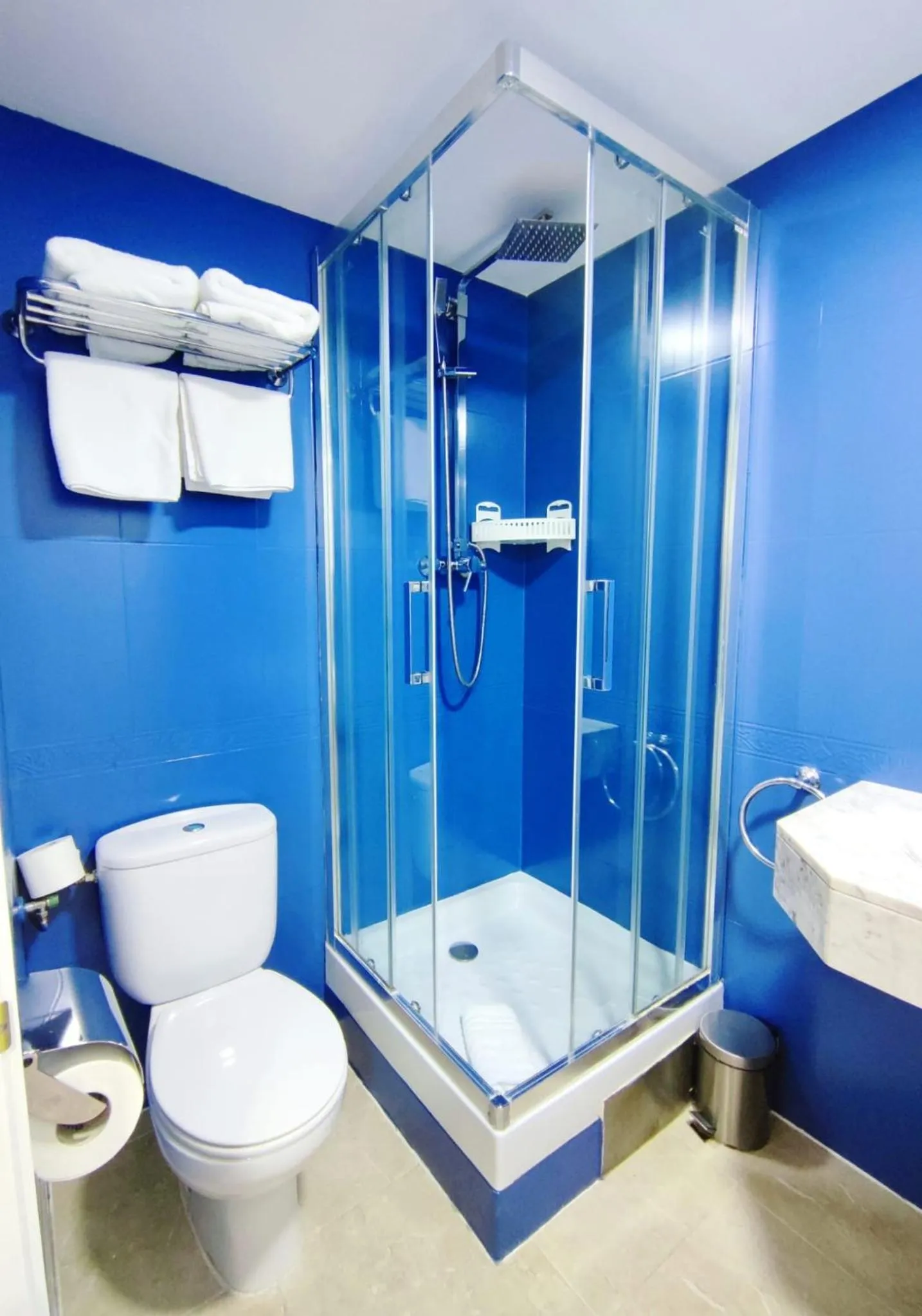 Bathroom in Yomo Hostal BCN Port