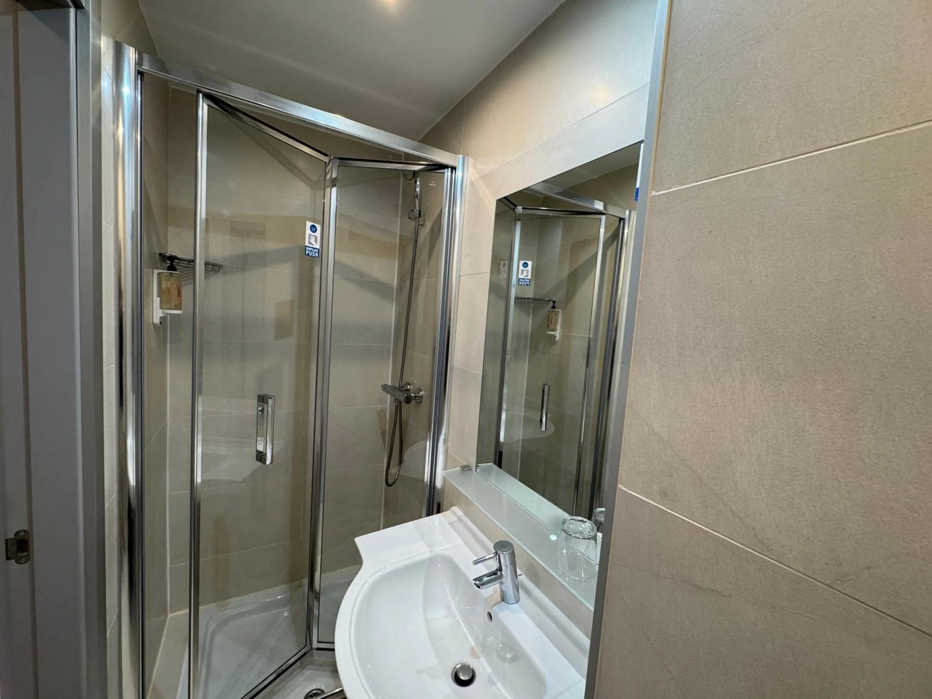 Shower in Welcome Gros Hotel