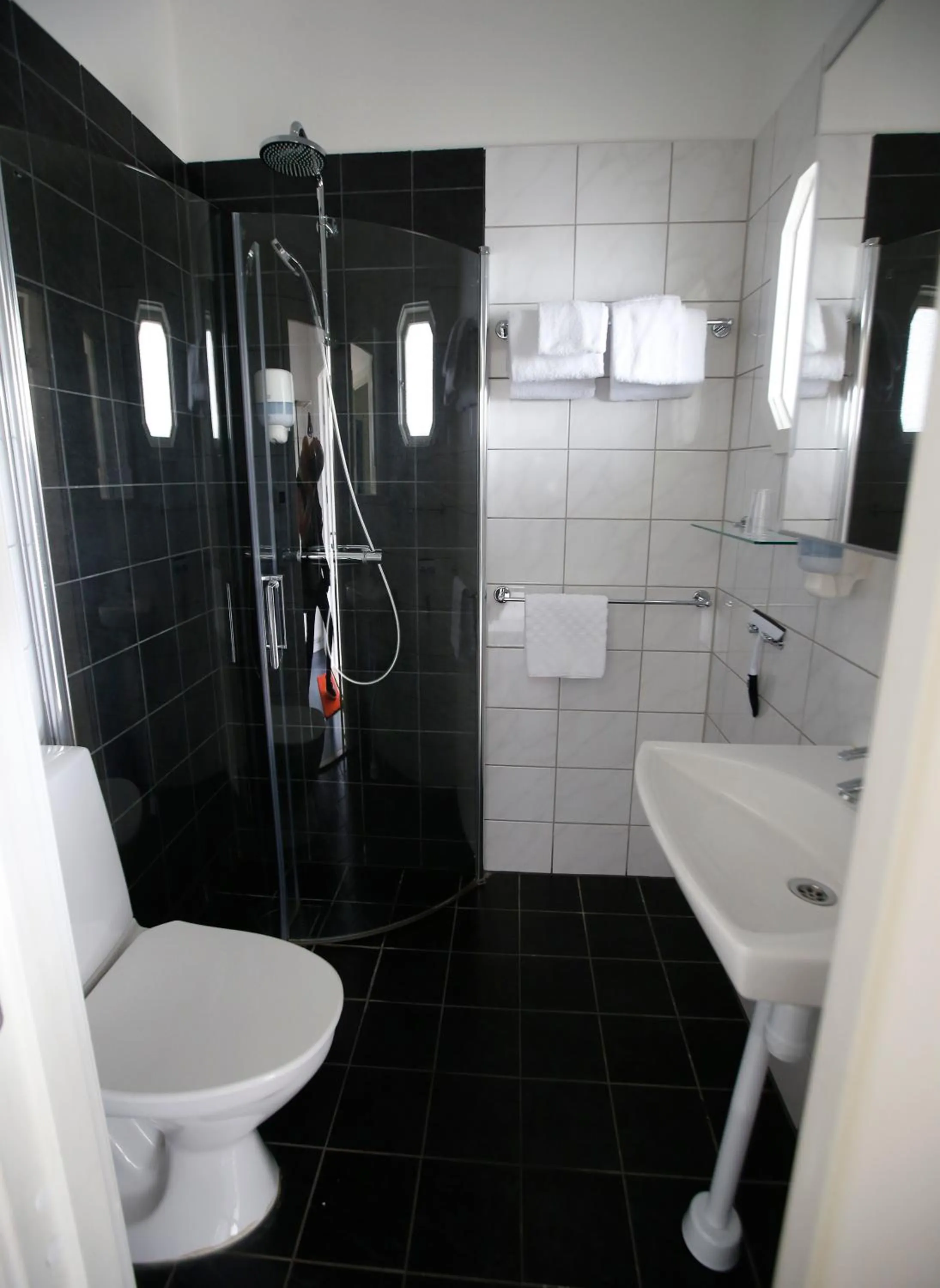 Shower in Sjögestad Motell