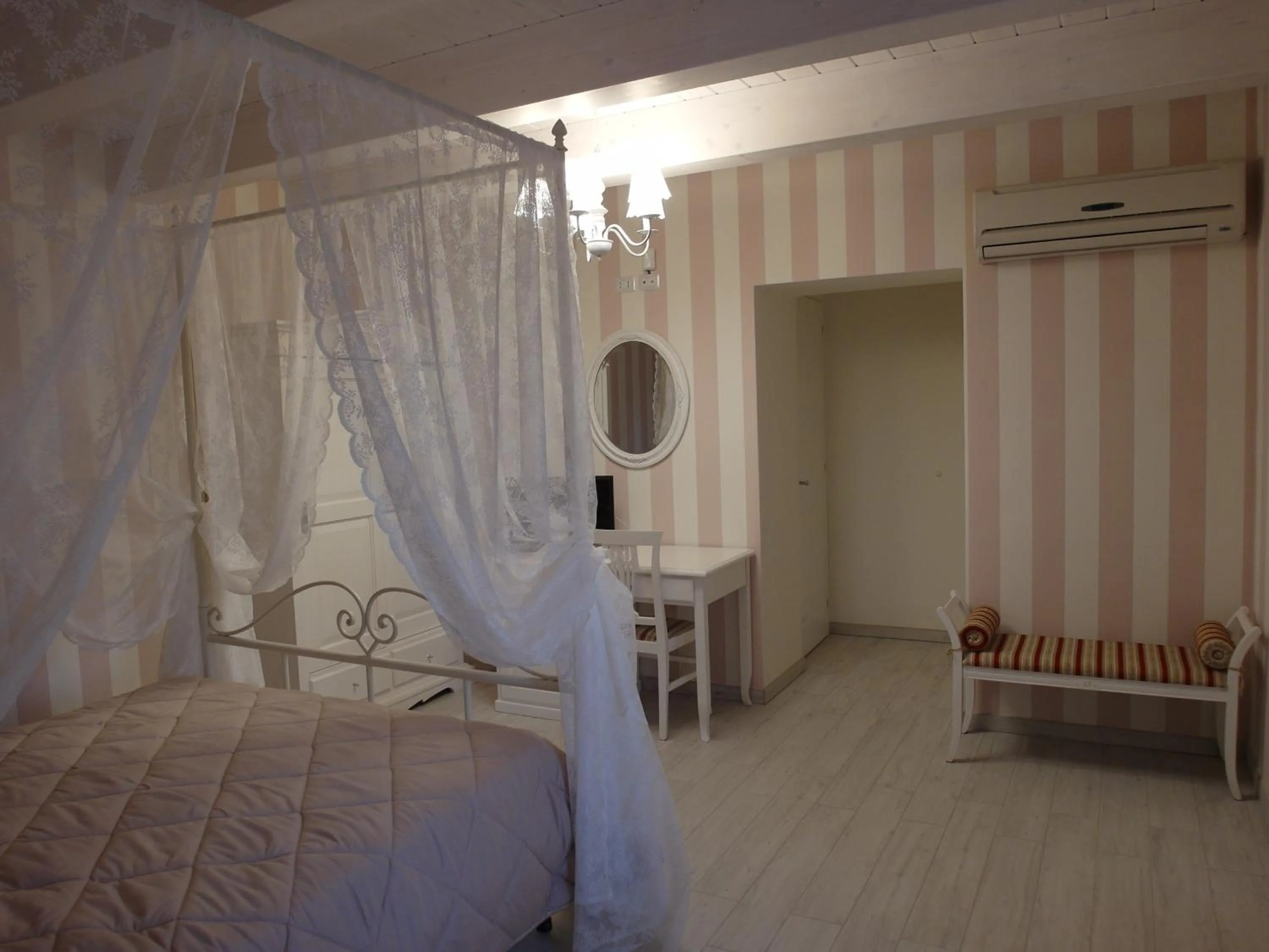 Bedroom, Bed in Ca' del Conte - Maison de Charme