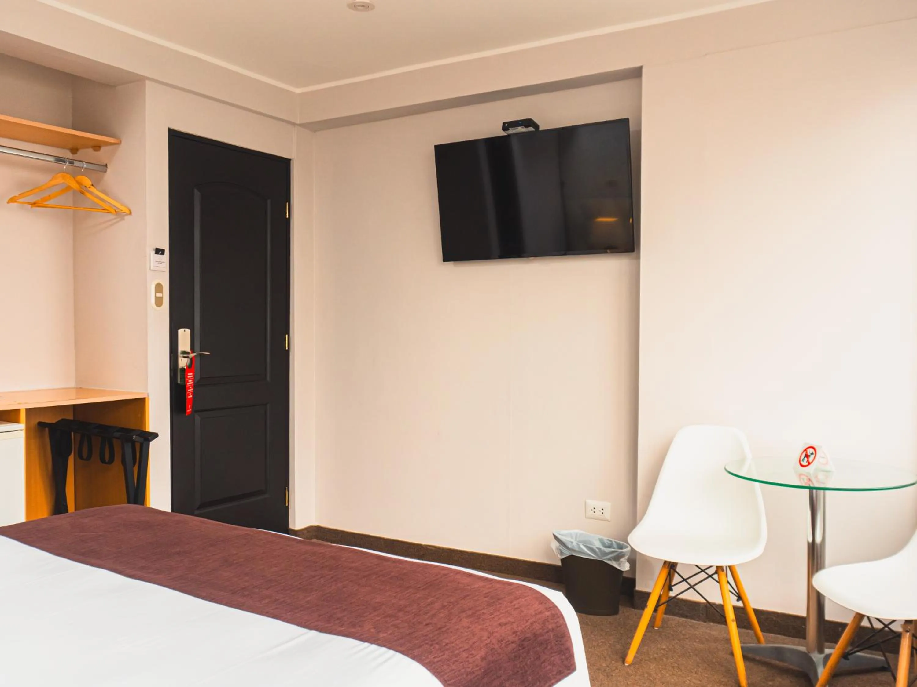 TV and multimedia, Bed in Hotel Ferré Miraflores