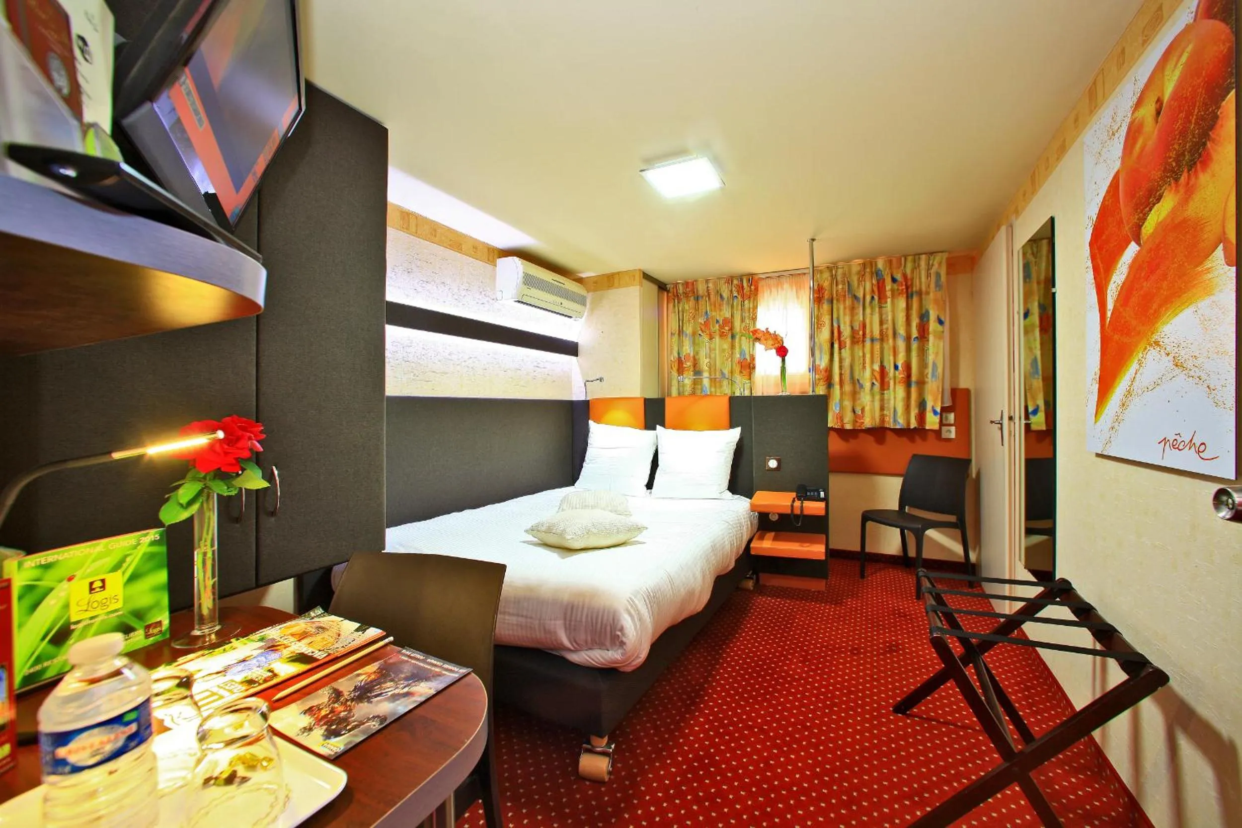 Photo of the whole room in Le Point Du Jour