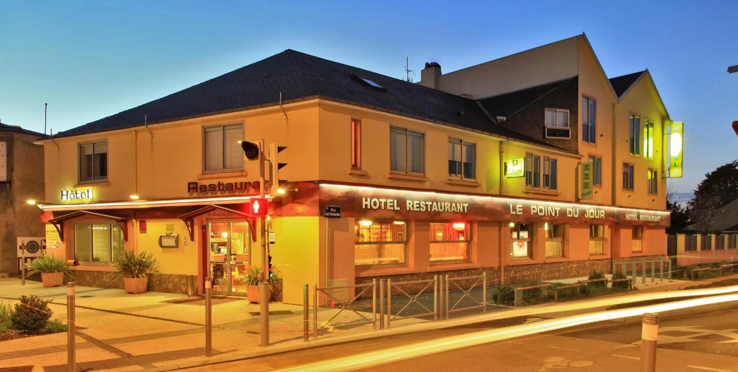 Property building in Le Point Du Jour