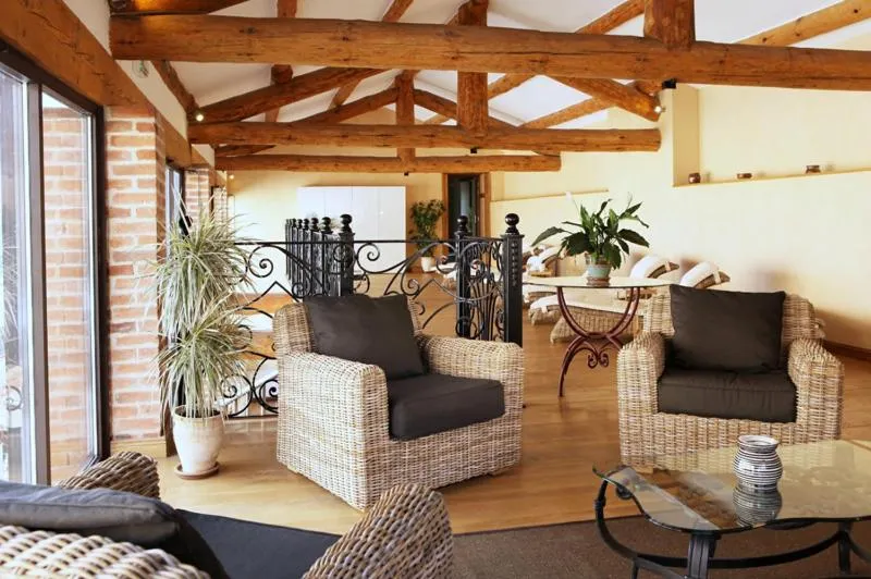 Lounge or bar in Domaine Saint-Roch Hotel Spa