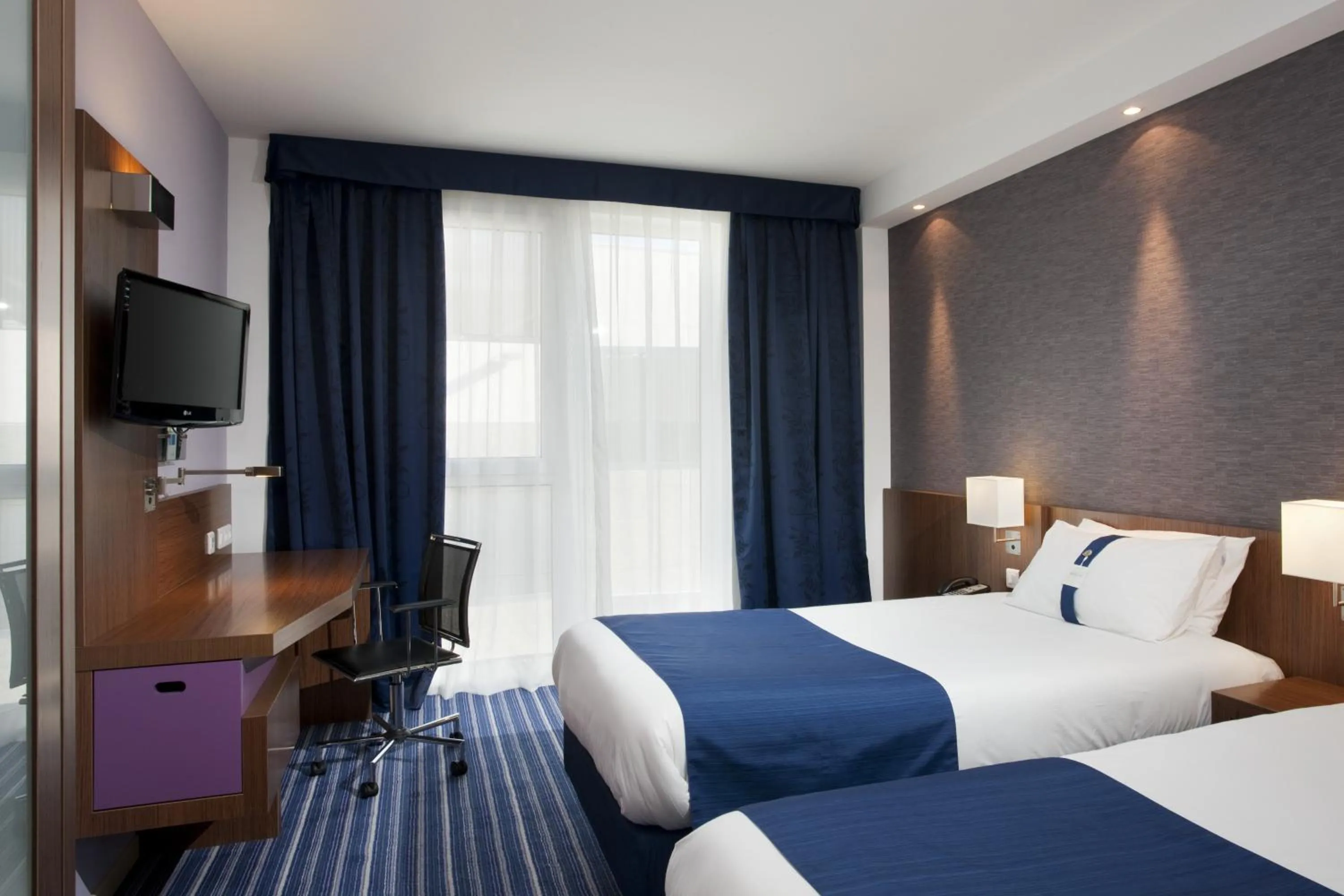 Photo of the whole room, Bed in Holiday Inn Express Madrid Leganes by IHG