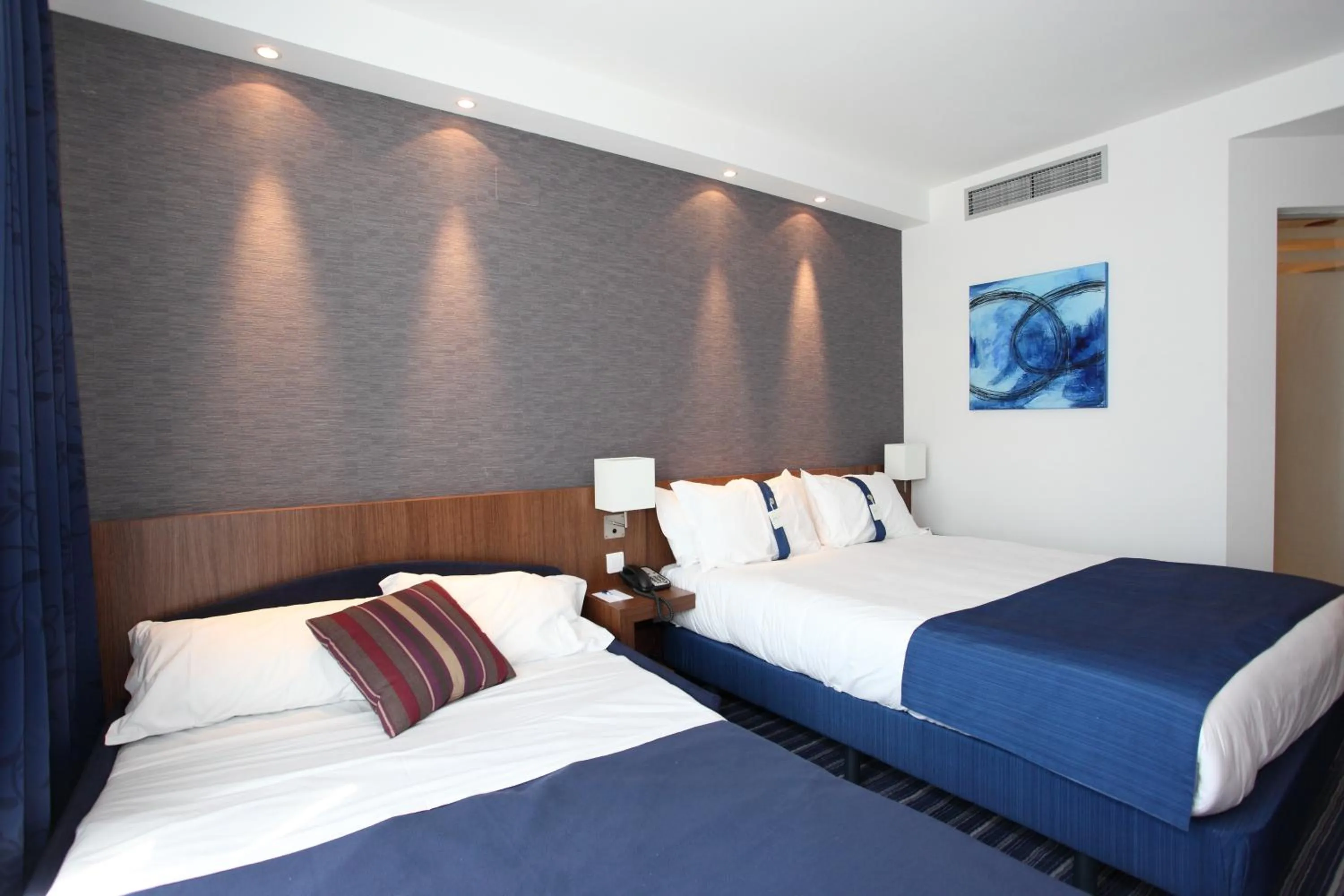 Photo of the whole room, Bed in Holiday Inn Express Madrid Leganes by IHG