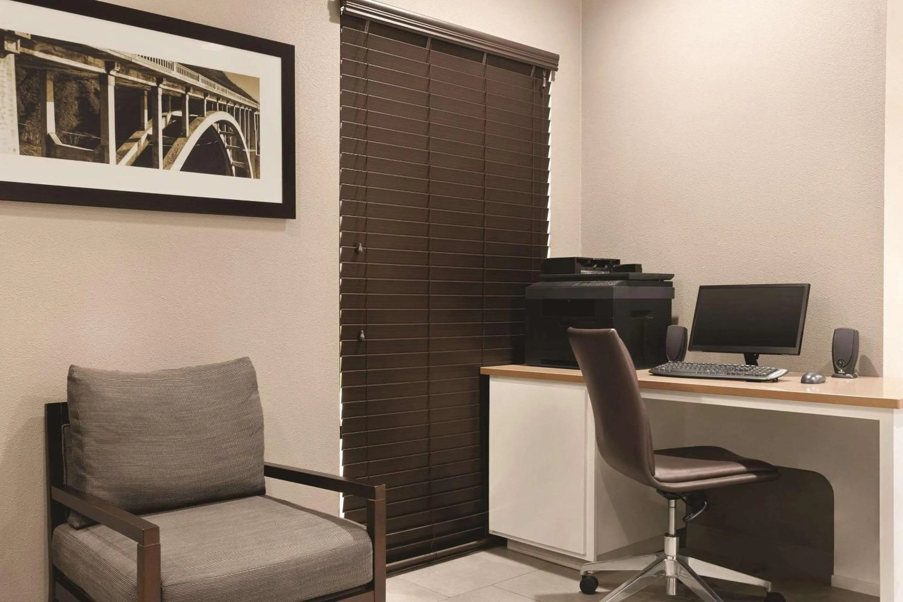 Business facilities in Country Inn & Suites by Radisson, Bryant Little Rock , AR