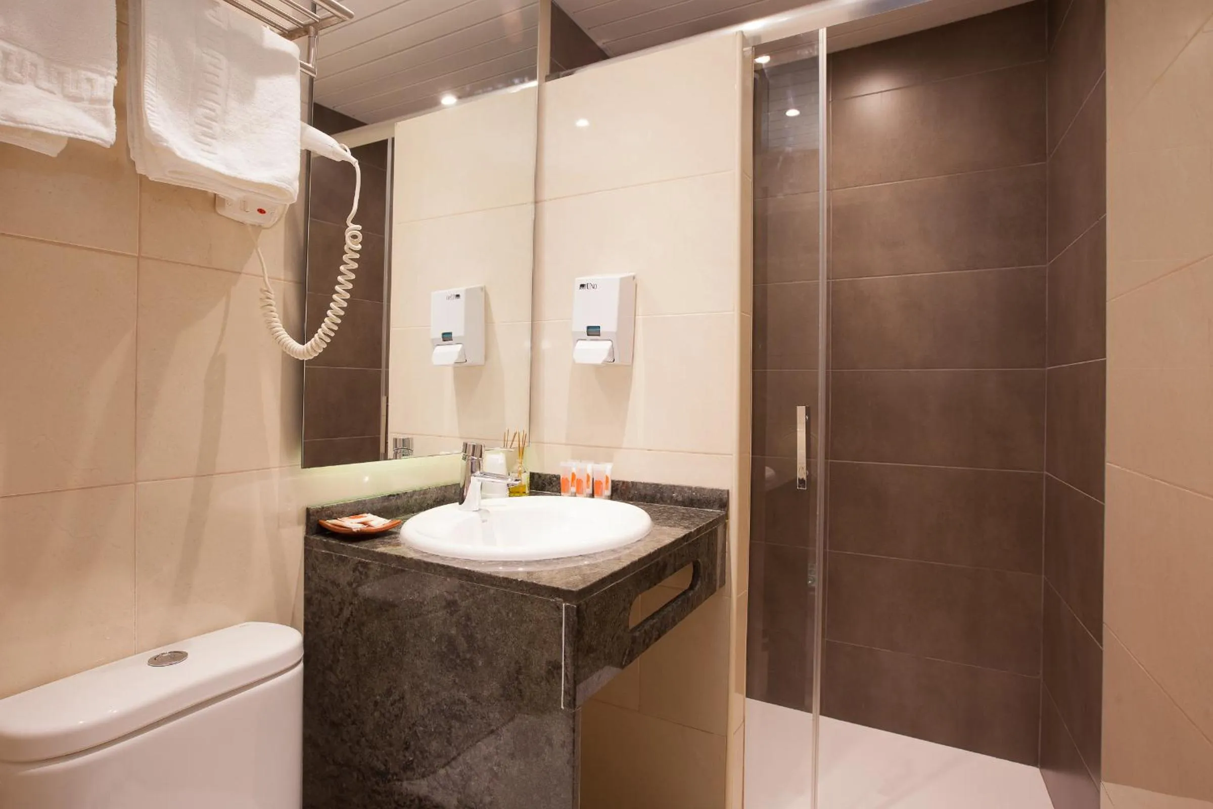 Photo of the whole room in Hostal Fernando