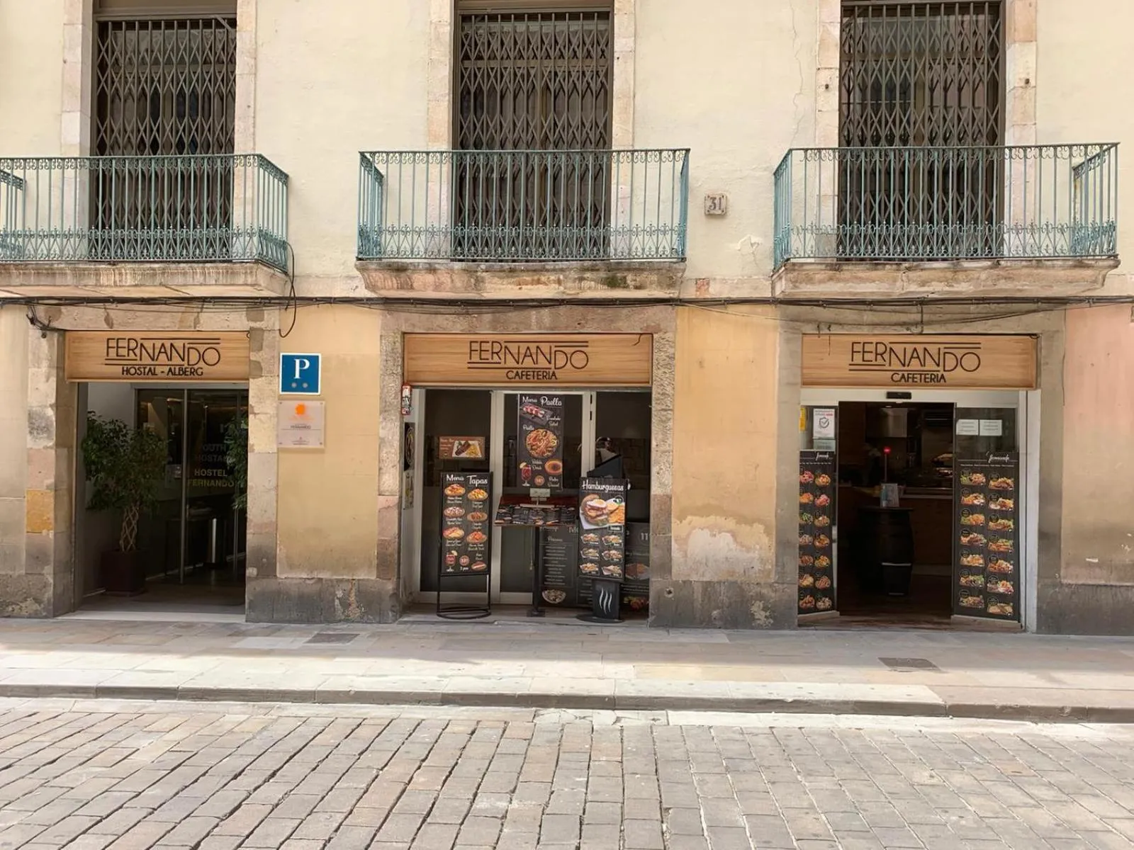 Facade/entrance in Hostal Fernando