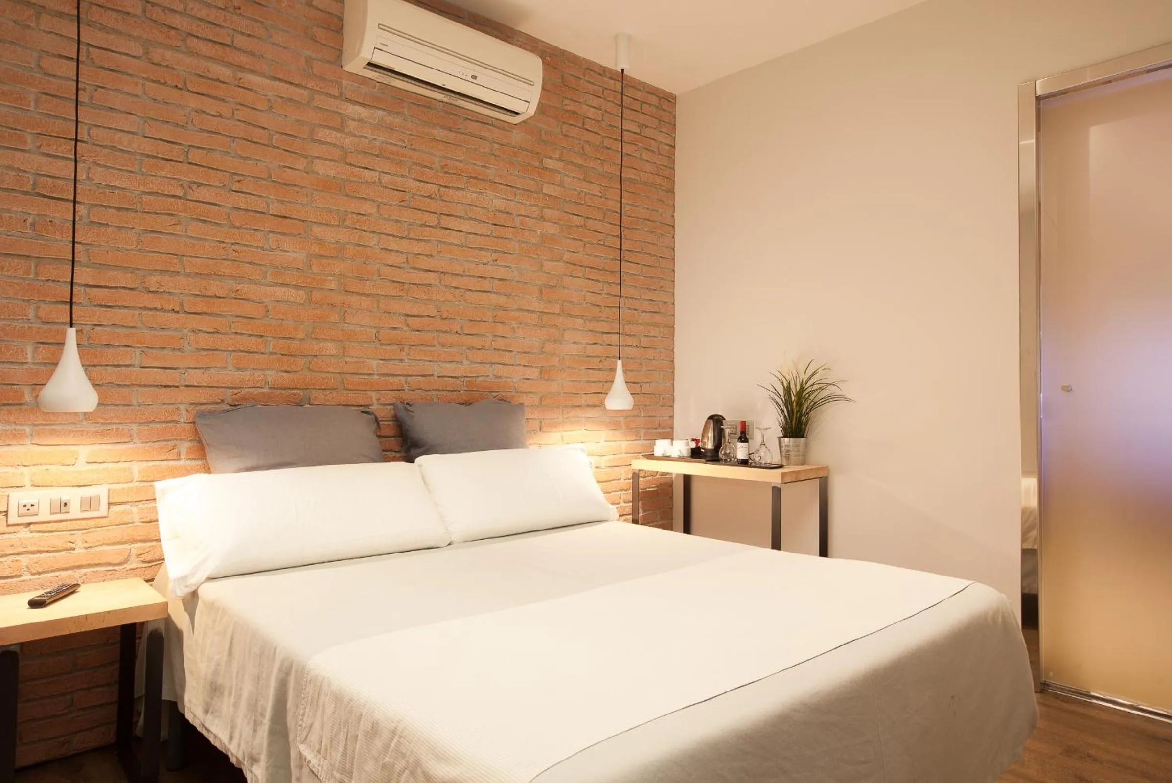 Property logo or sign, Bed in Hostal Fernando