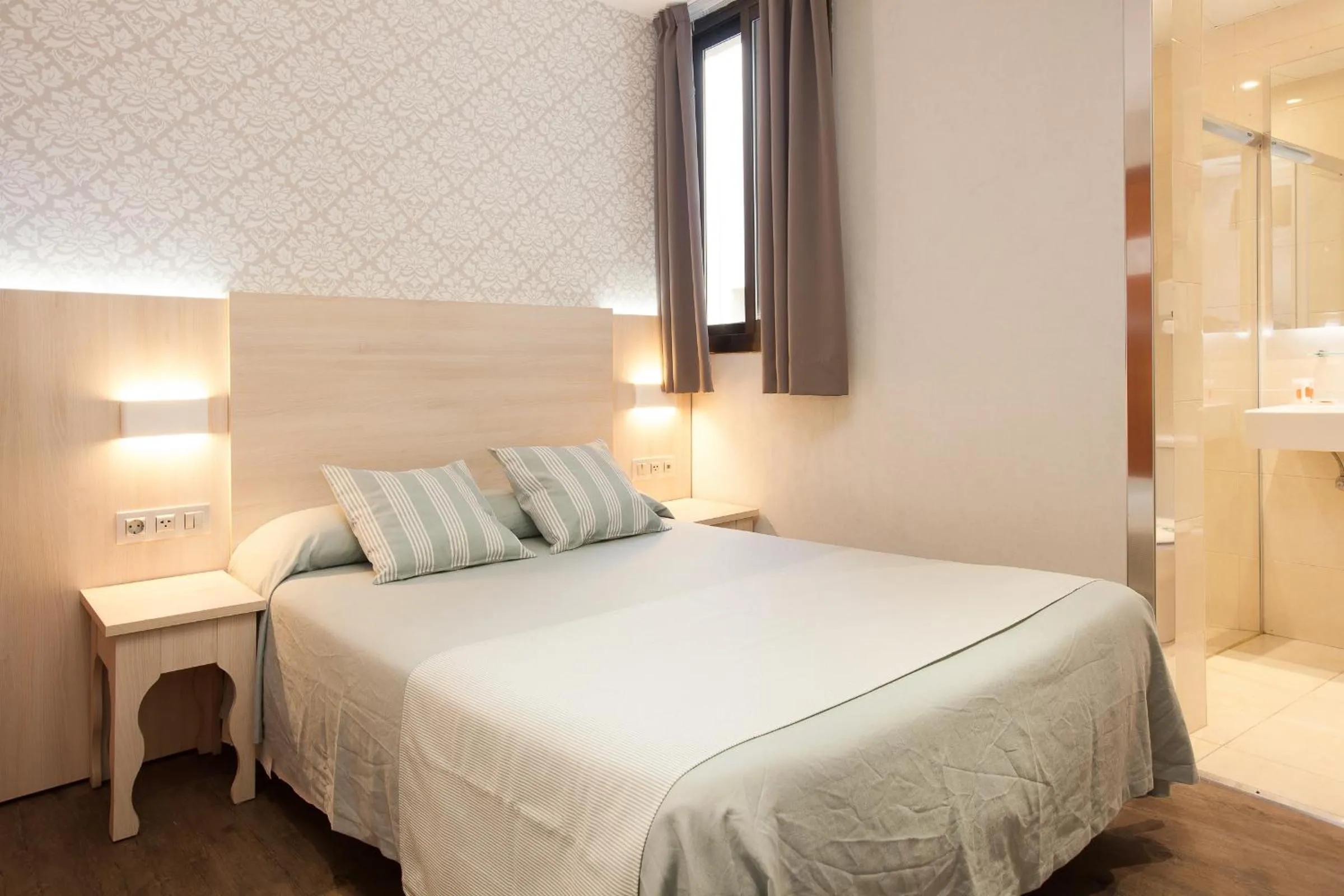 Photo of the whole room, Bed in Hostal Fernando