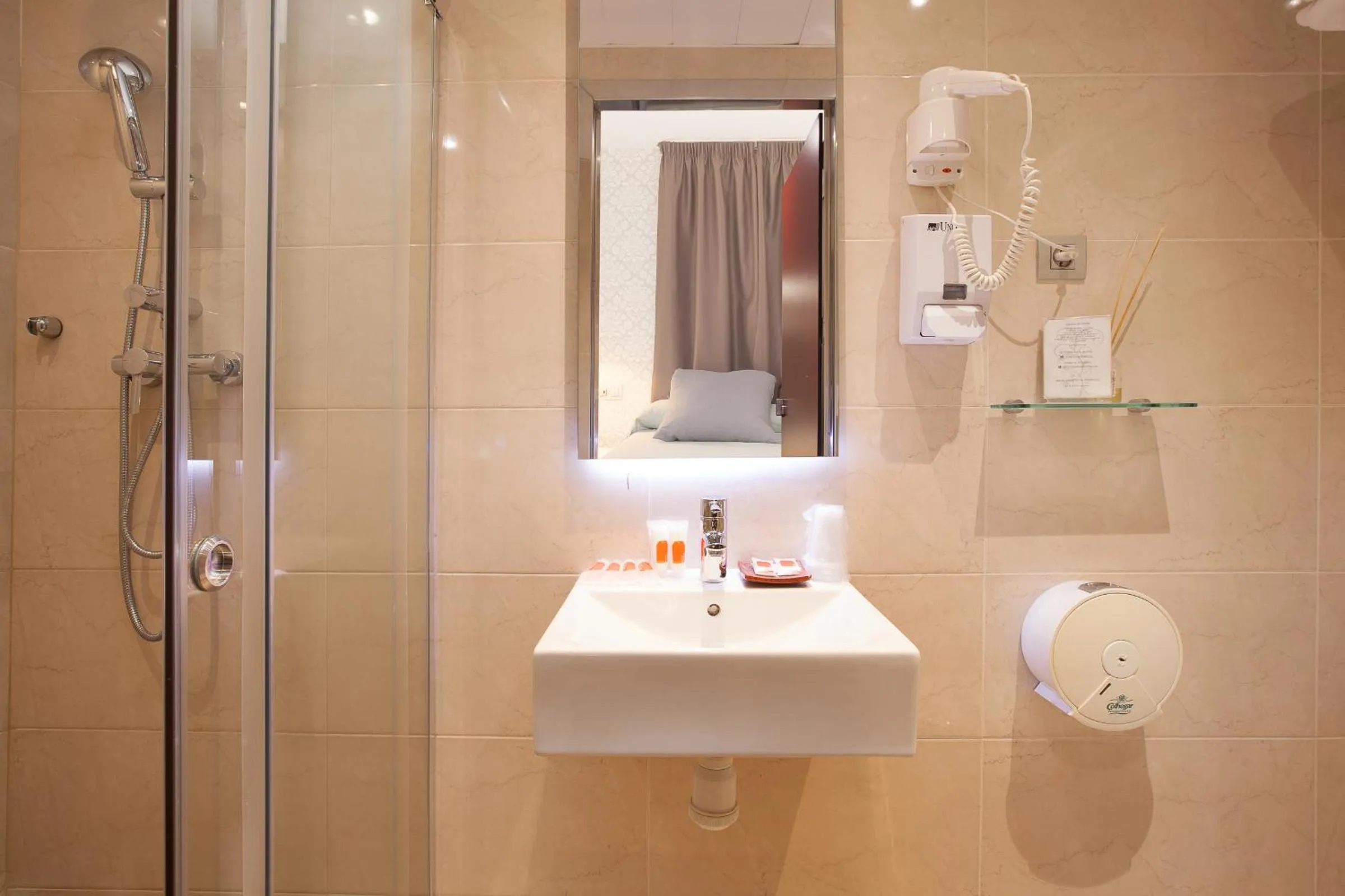 Photo of the whole room in Hostal Fernando