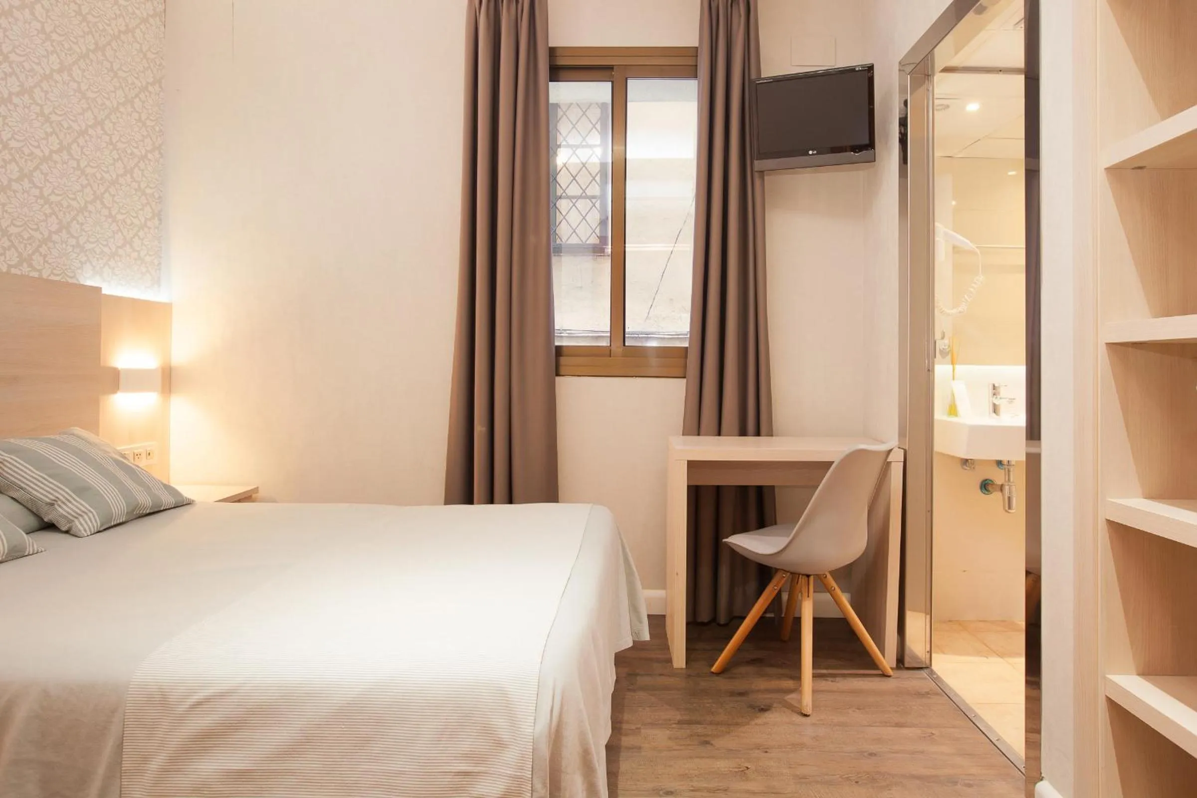 Photo of the whole room, Bed in Hostal Fernando