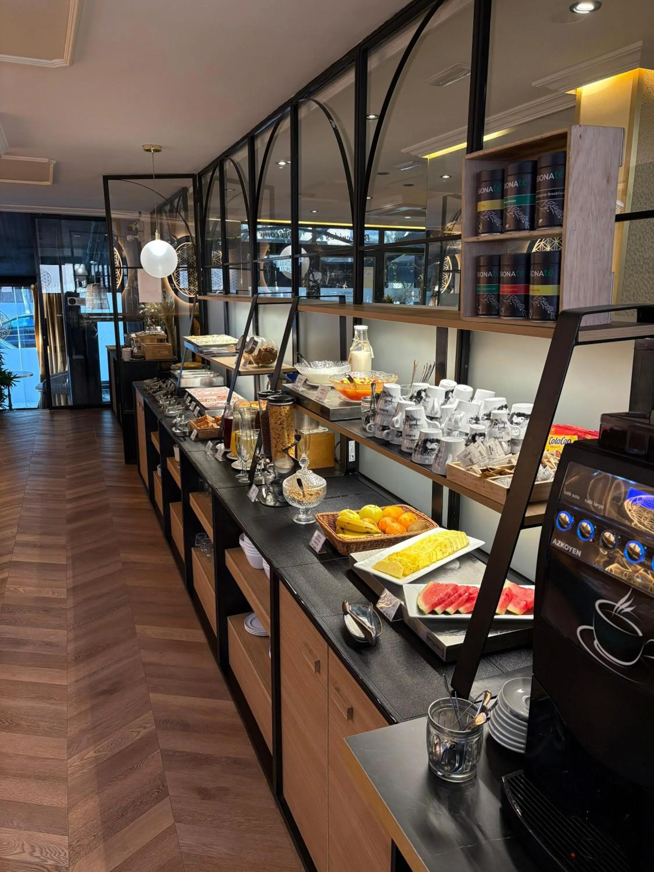 Restaurant/places to eat in Hotel Suites Feria de Madrid