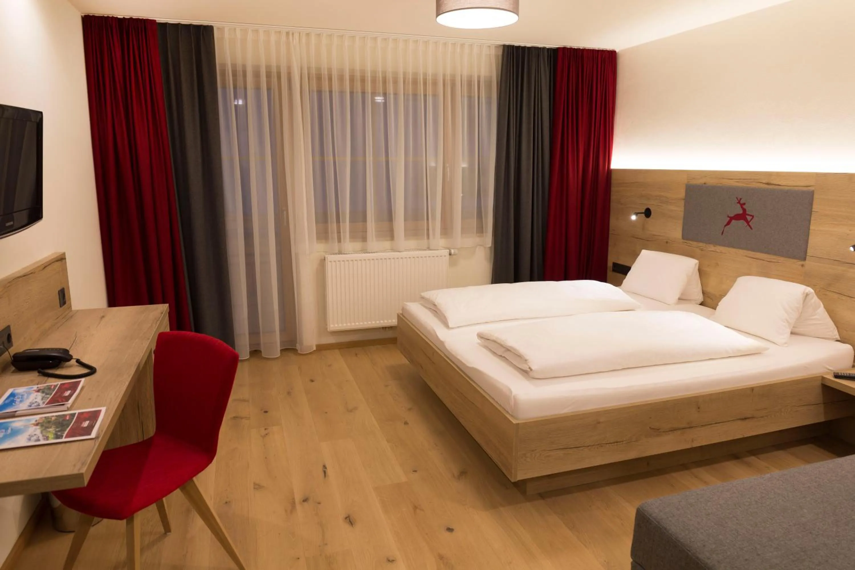 Living room, Bed in Hotel Rosner