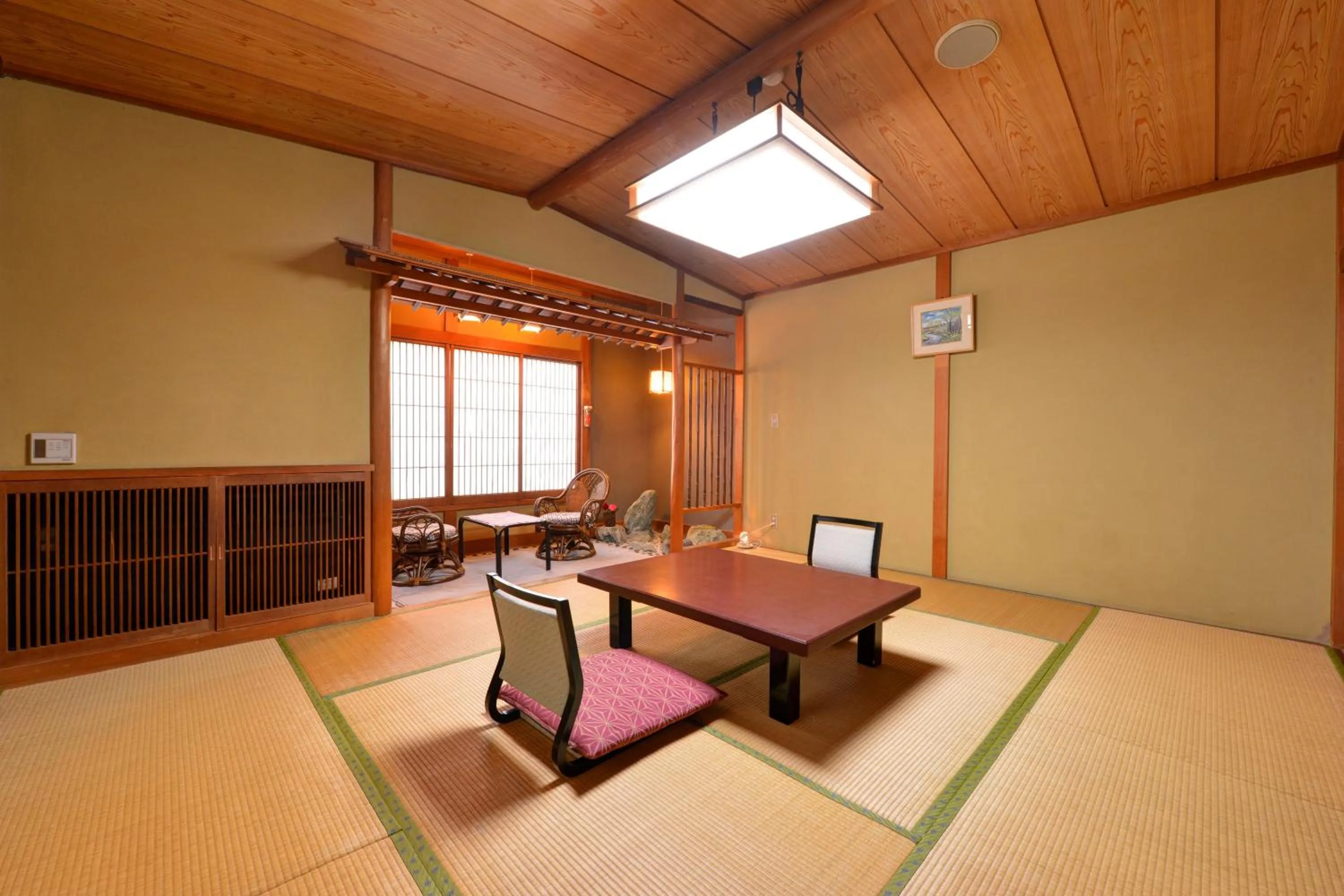 Photo of the whole room in Kappo Ryokan Shiroyama