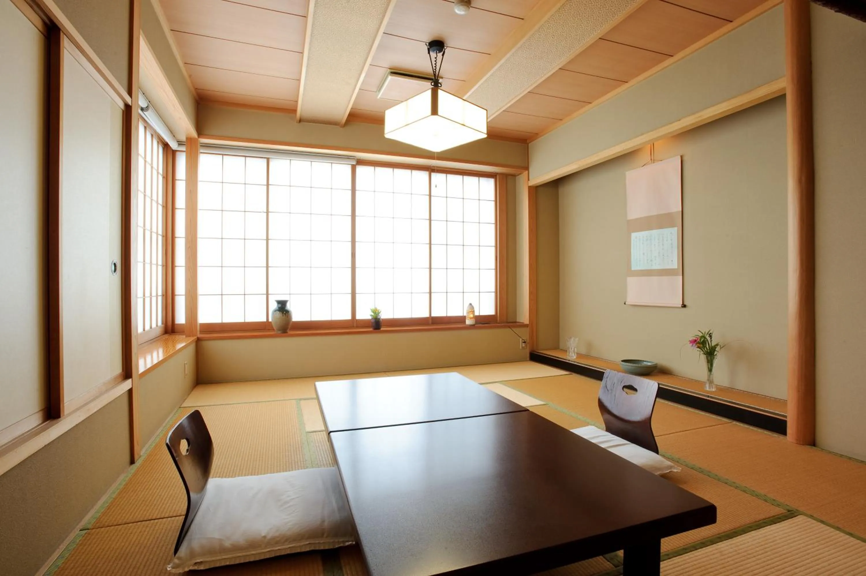Photo of the whole room in Kappo Ryokan Shiroyama