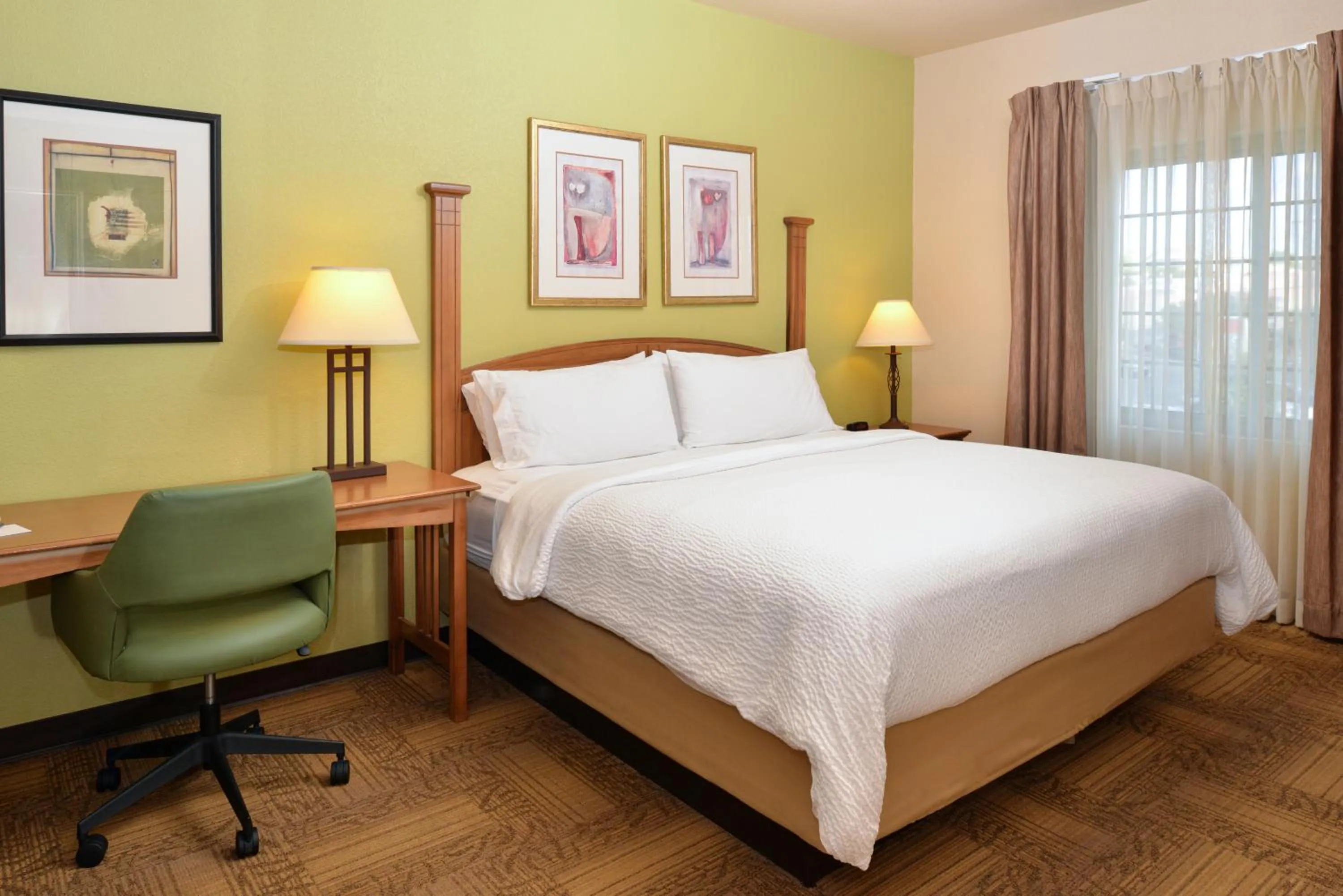 Bed in Staybridge Suites Las Cruces by IHG