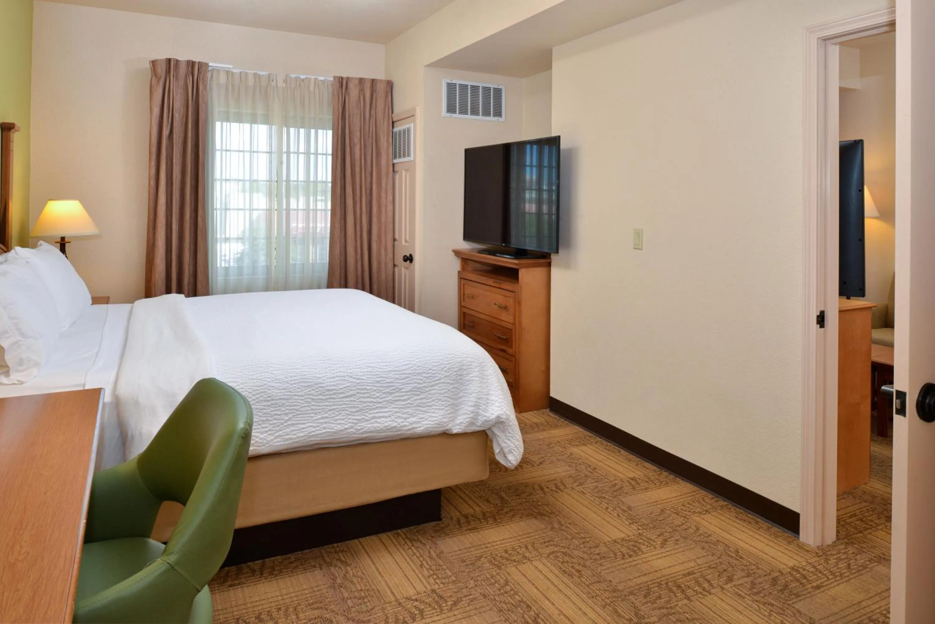 Bed in Staybridge Suites Las Cruces by IHG