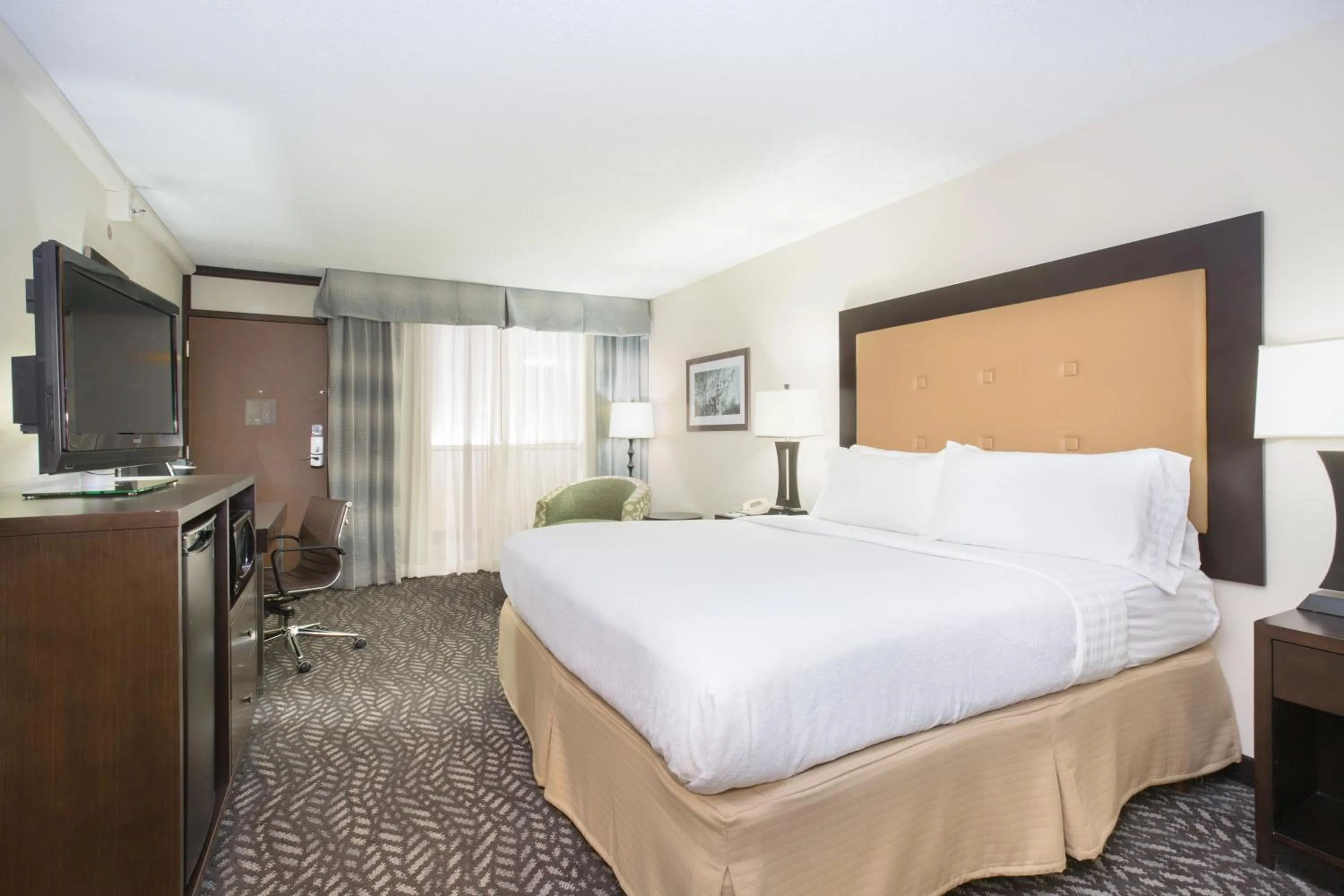 Bed in Holiday Inn Little Rock-Airport-Conference Center by IHG