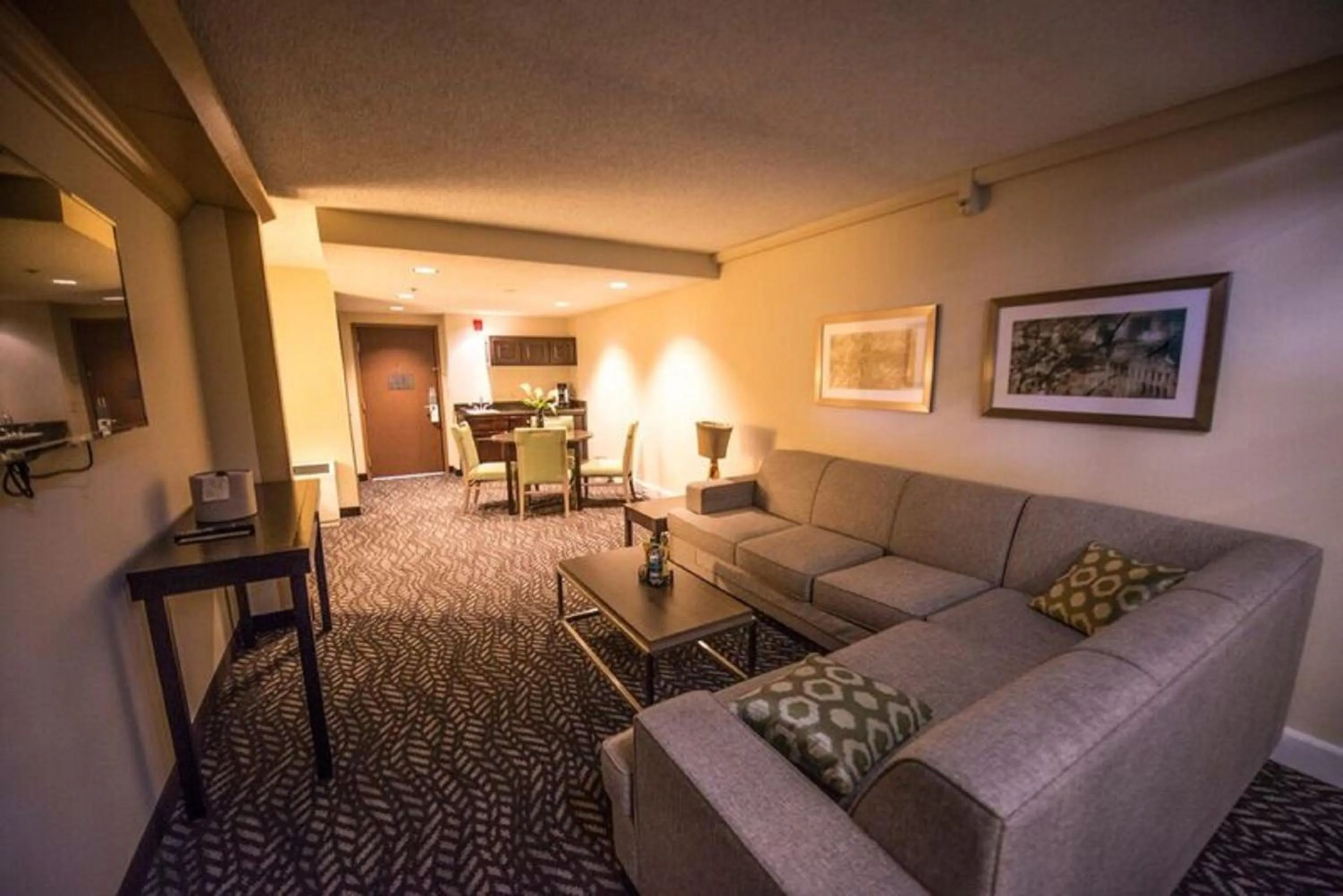 Photo of the whole room in Holiday Inn Little Rock-Airport-Conference Center by IHG