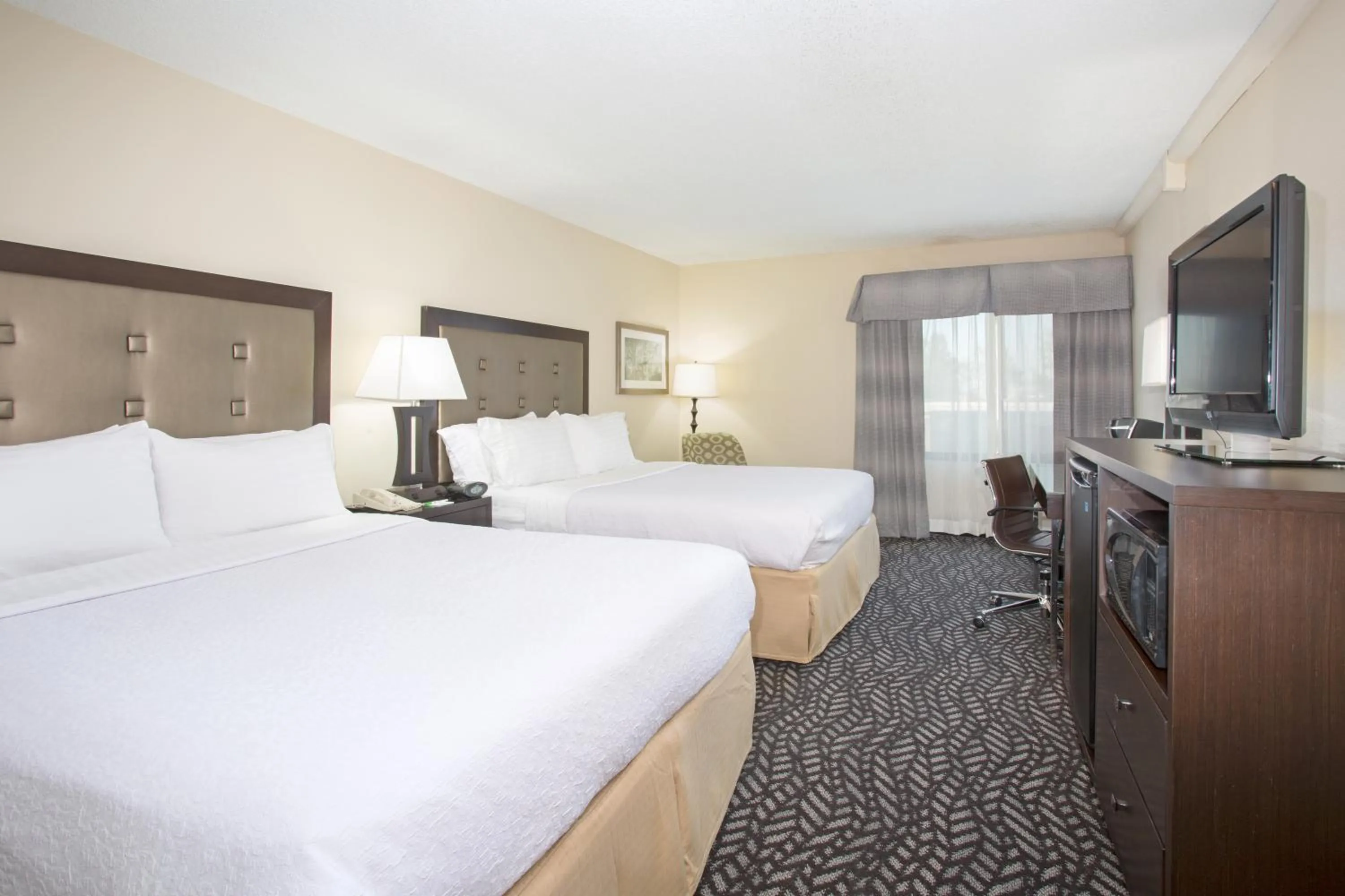 Bed in Holiday Inn Little Rock-Airport-Conference Center by IHG