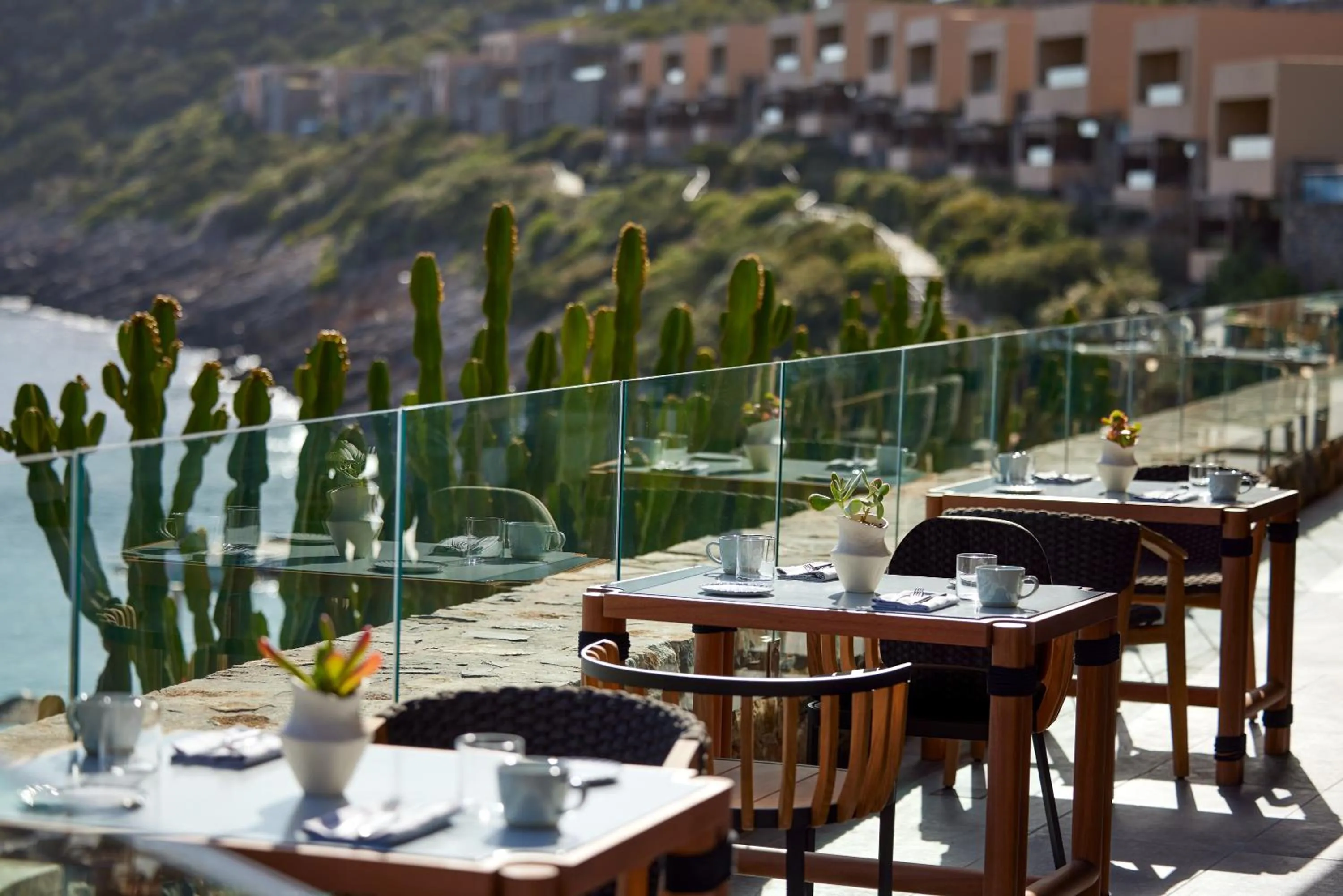 Restaurant/places to eat in Daios Cove